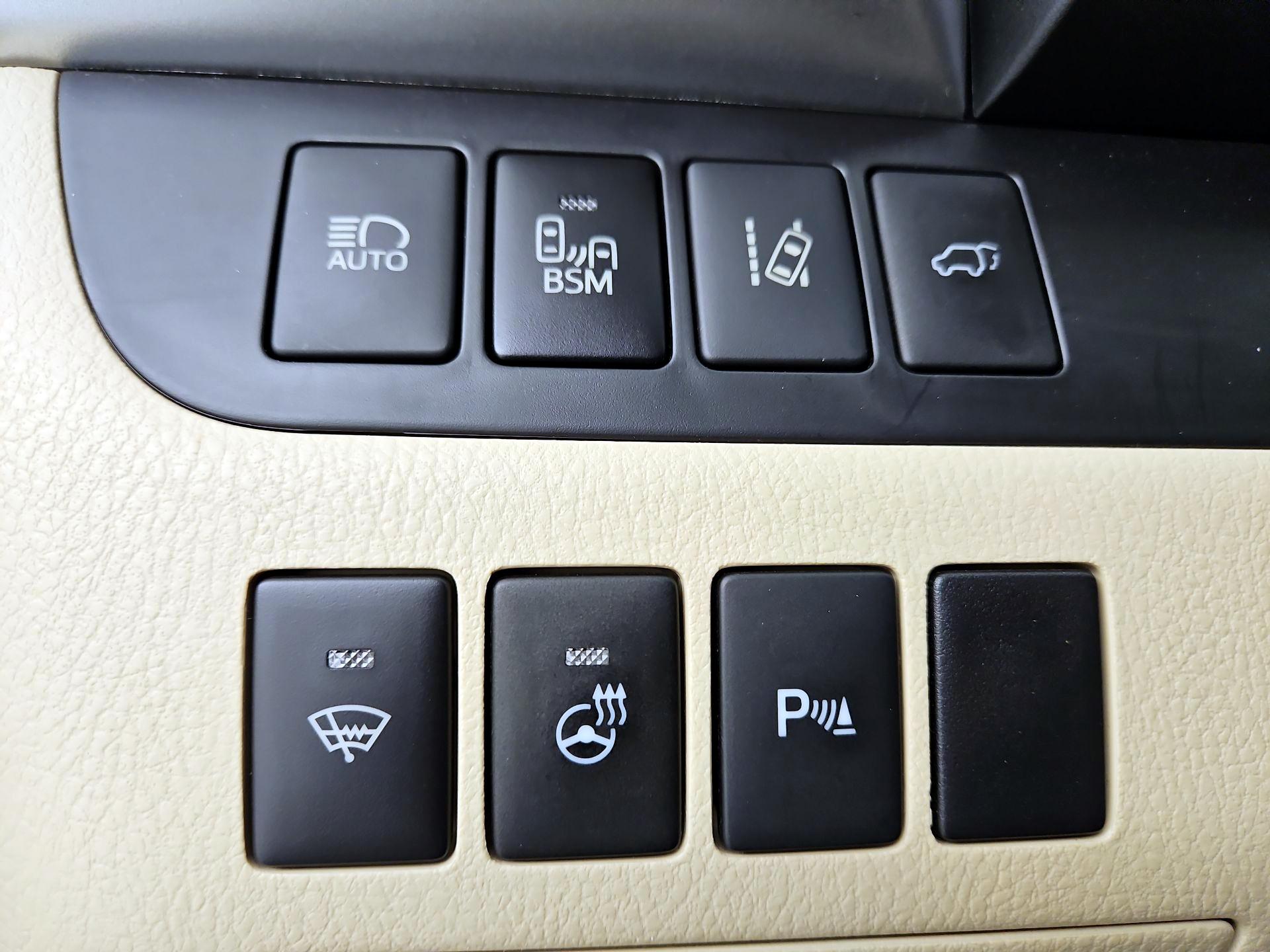 Thumbnail: 2016 Toyota Highlander - 13