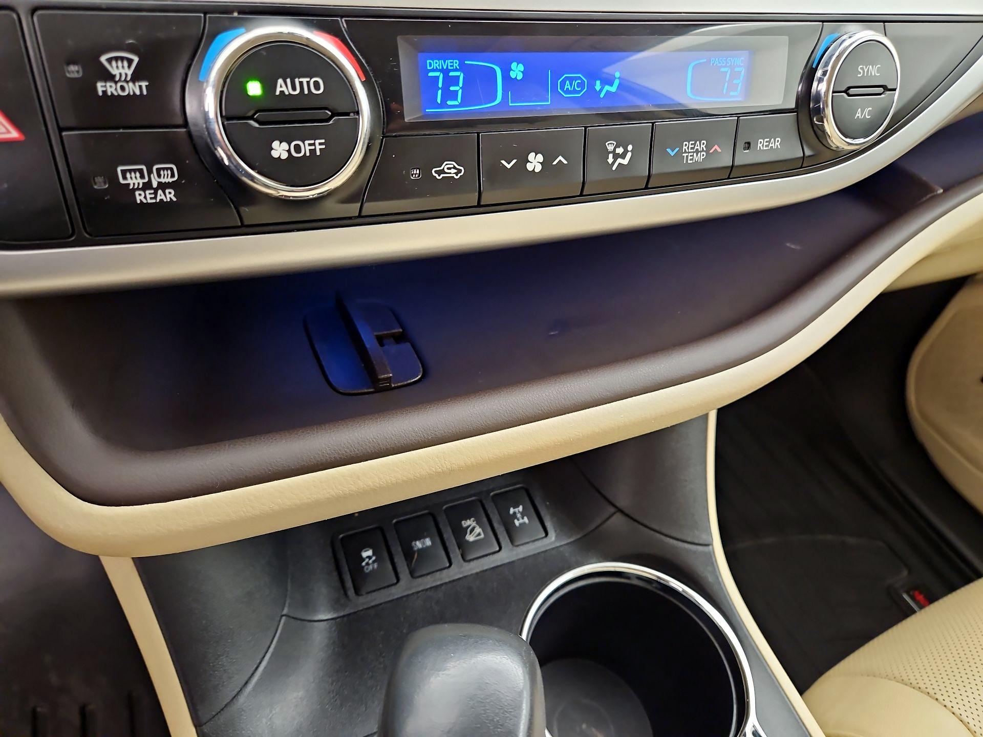 Thumbnail: 2016 Toyota Highlander - 17