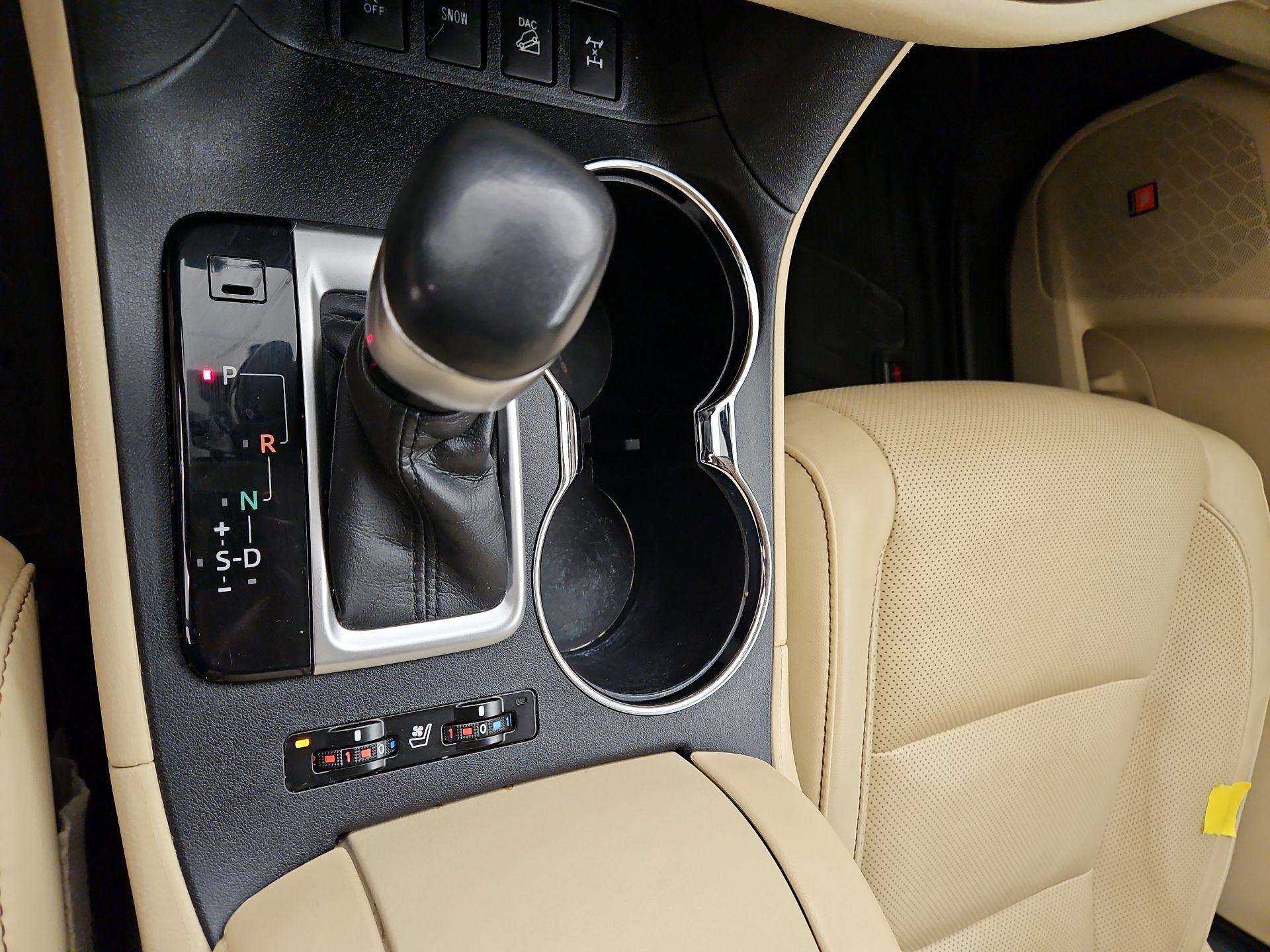 Thumbnail: 2016 Toyota Highlander - 18