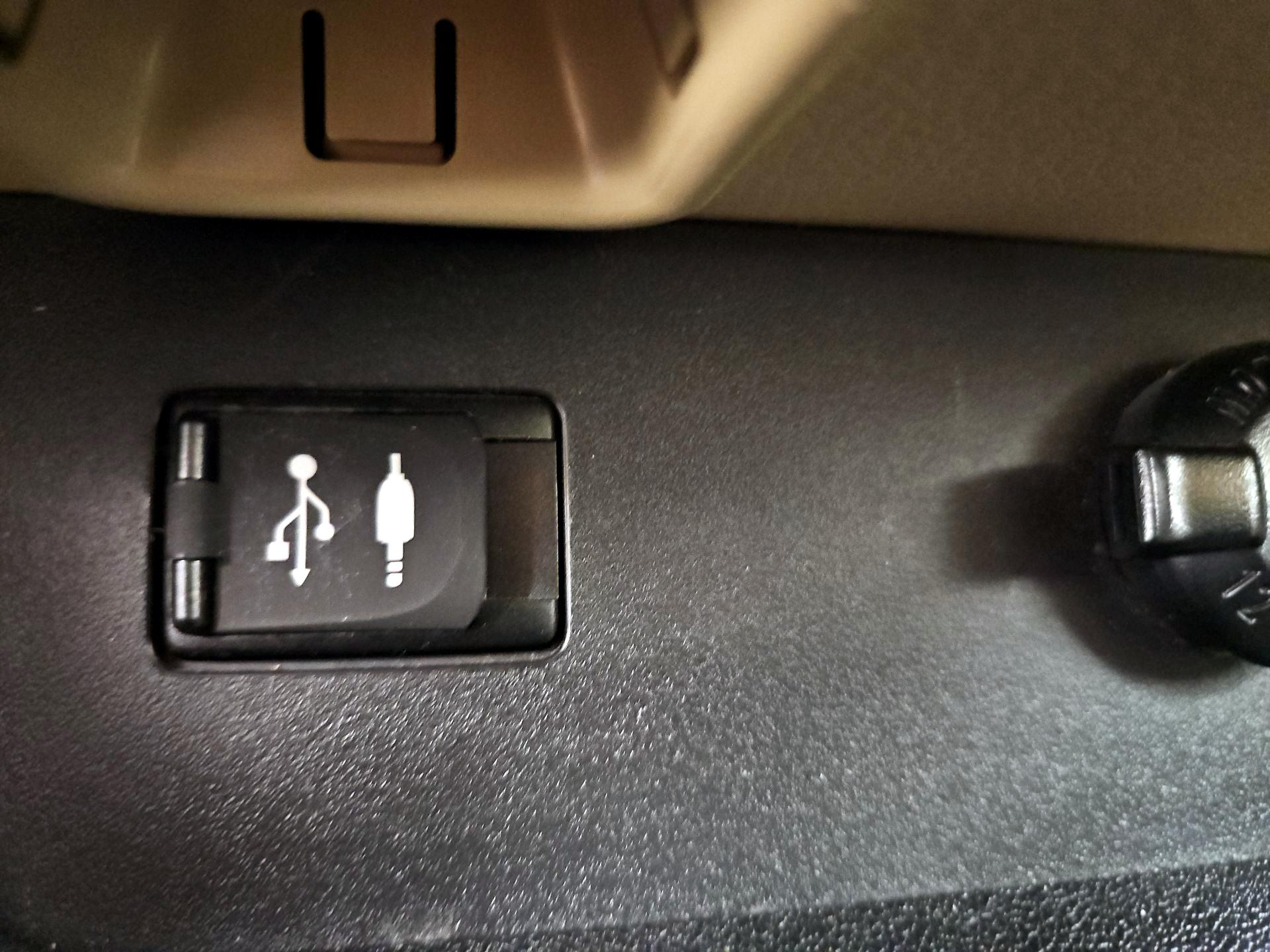 Thumbnail: 2016 Toyota Highlander - 19