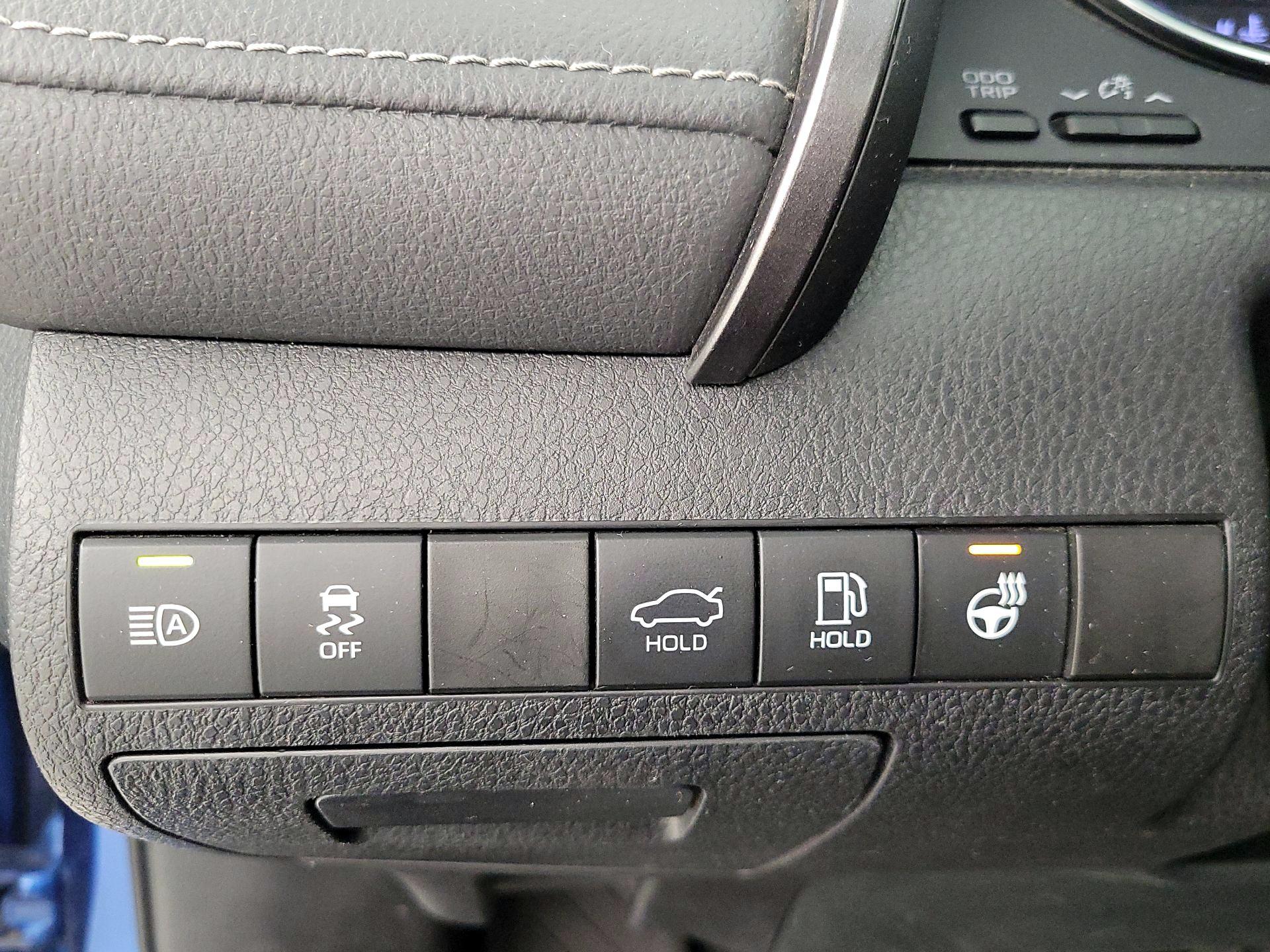 Thumbnail: 2020 Toyota Camry - 13