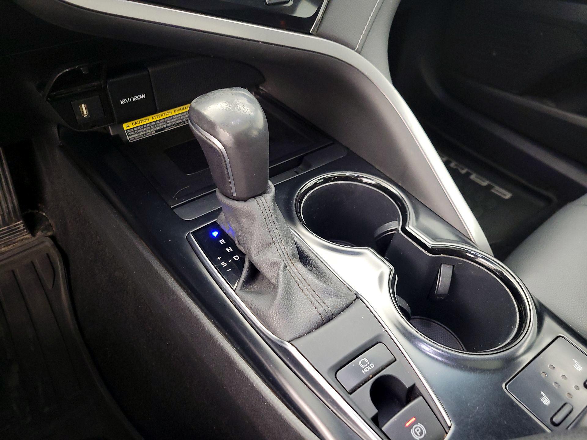 Thumbnail: 2020 Toyota Camry - 17