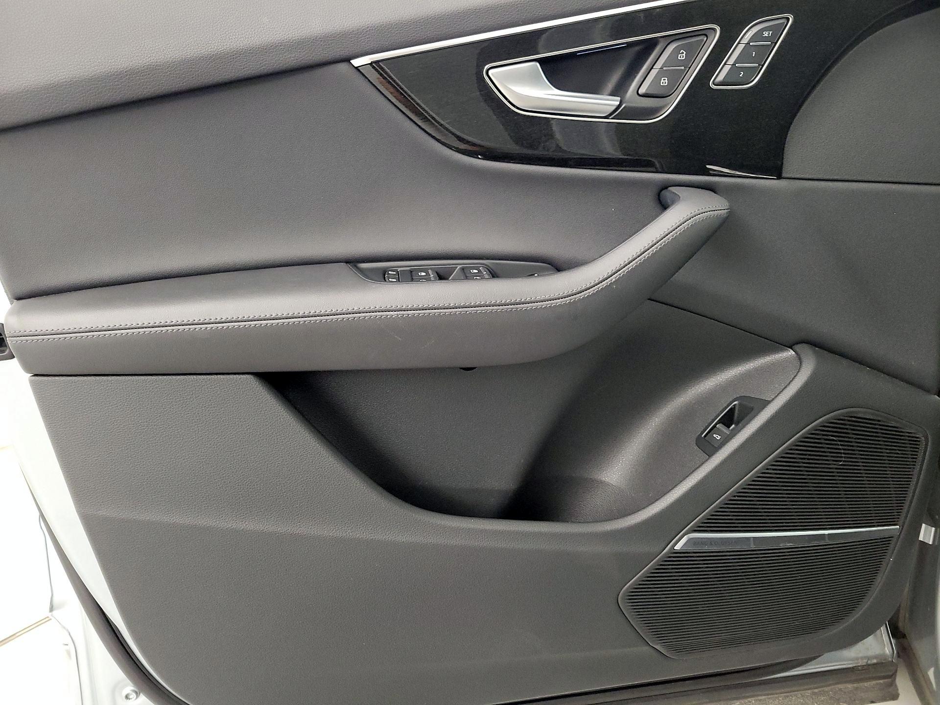 Thumbnail: 2023 Audi Q7 - 12