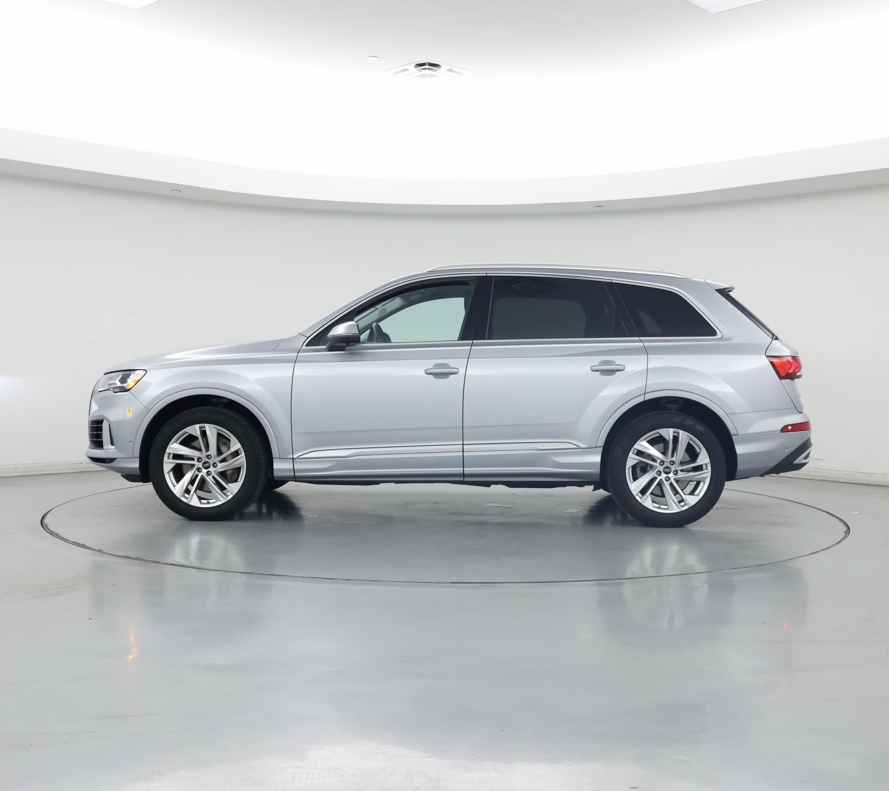 Thumbnail: 2023 Audi Q7 - 3