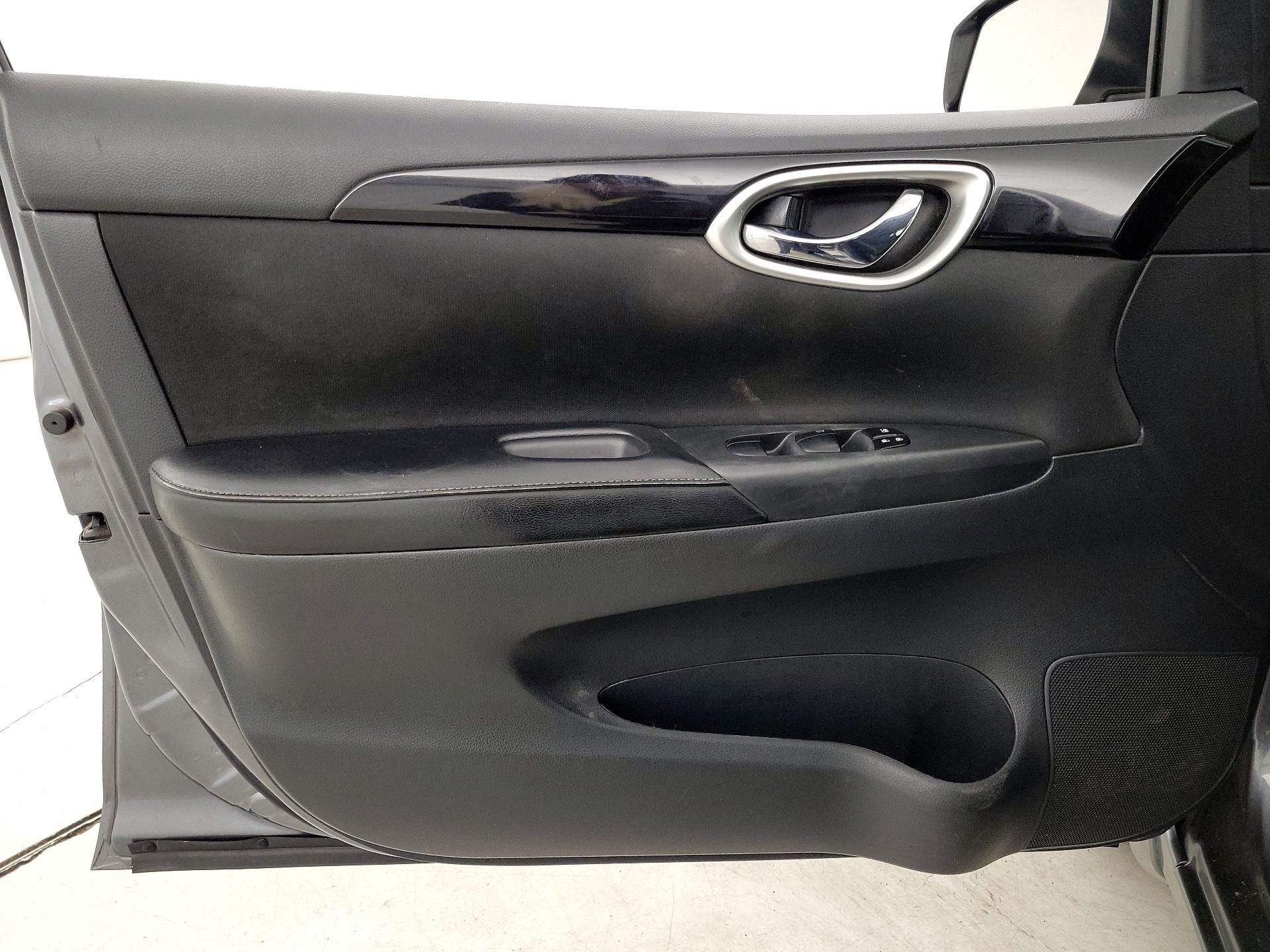 Thumbnail: 2018 Nissan Sentra - 12