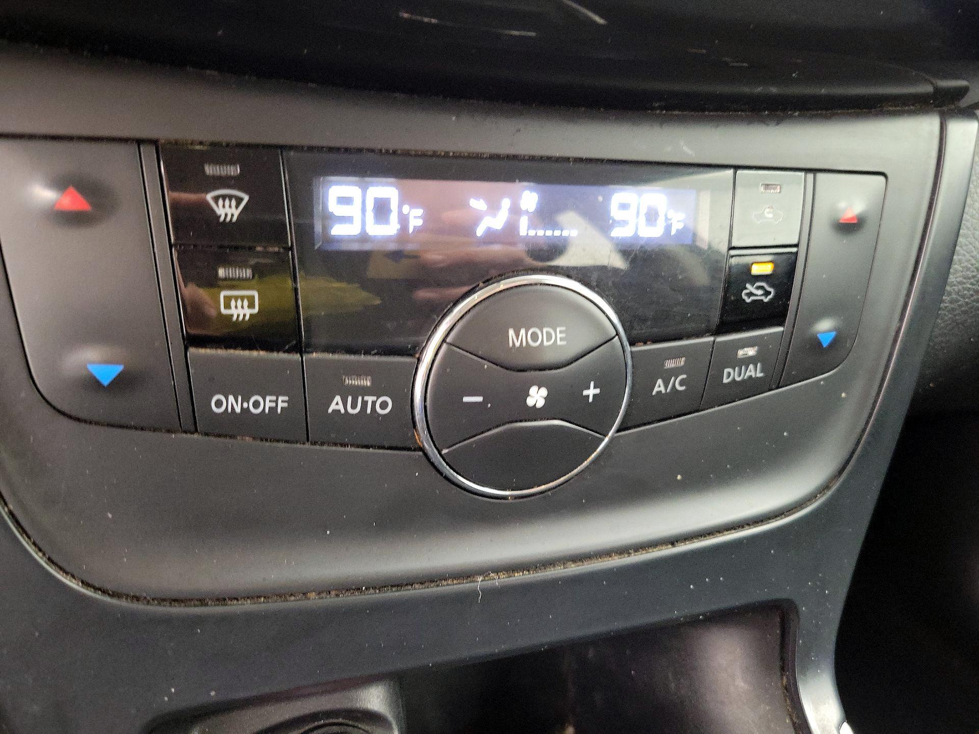 Thumbnail: 2018 Nissan Sentra - 16