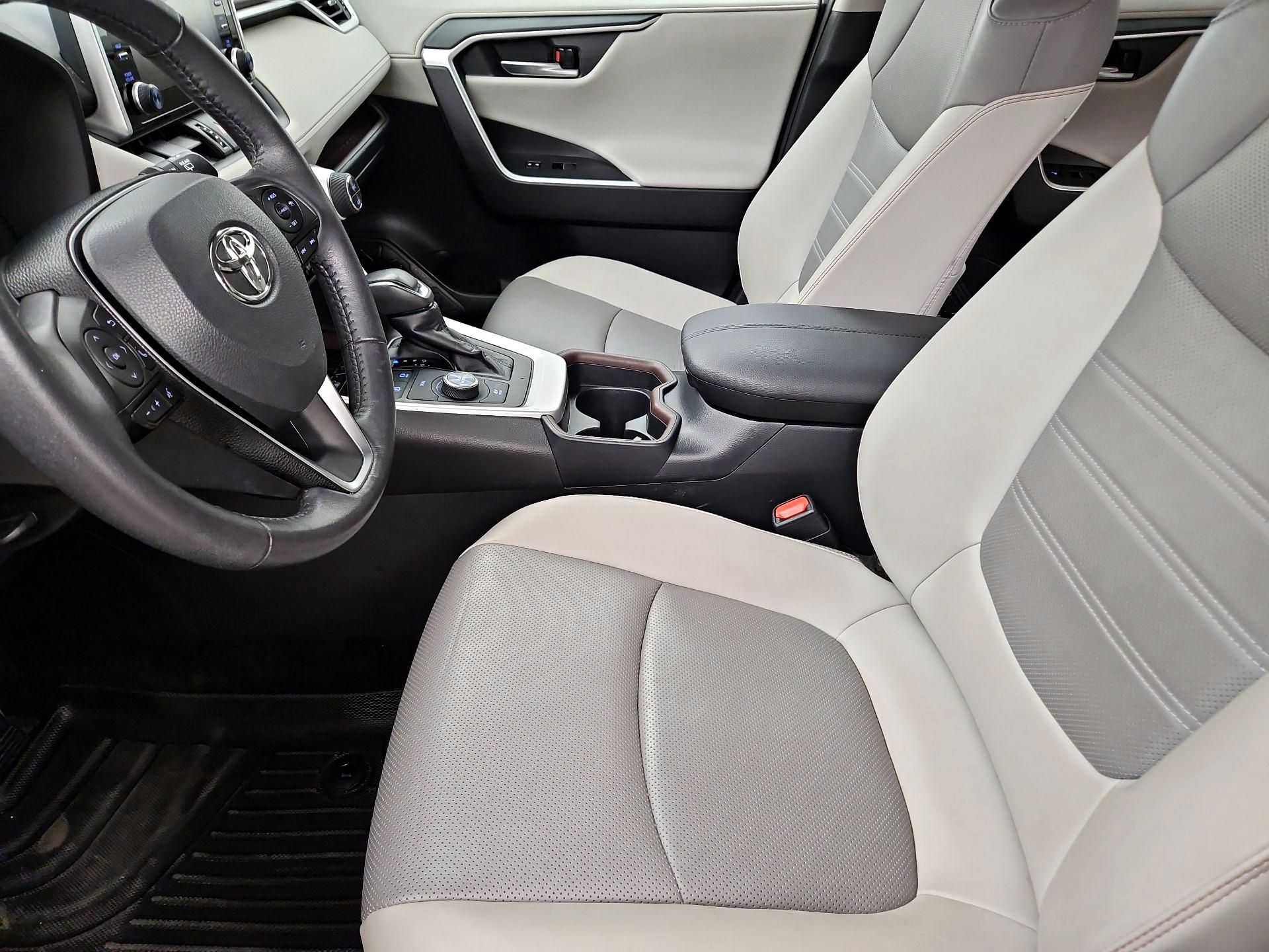 Thumbnail: 2020 Toyota RAV4 - 11