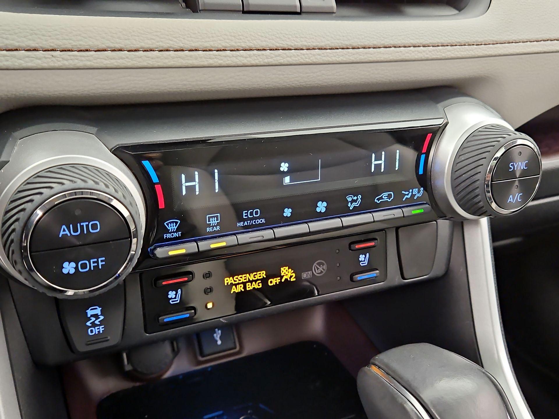 Thumbnail: 2020 Toyota RAV4 - 17