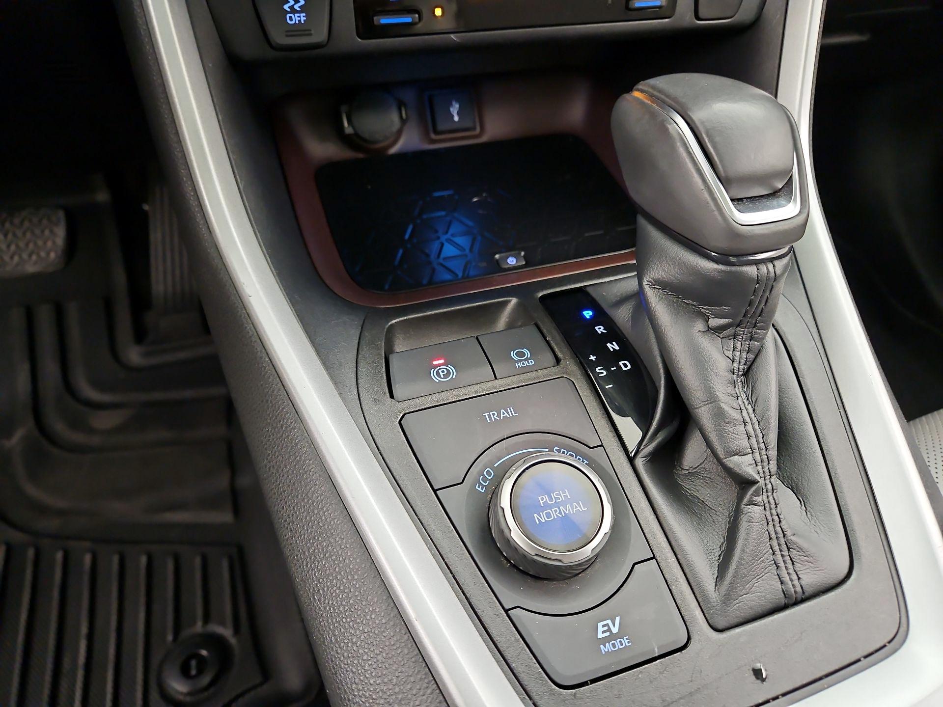 Thumbnail: 2020 Toyota RAV4 - 18