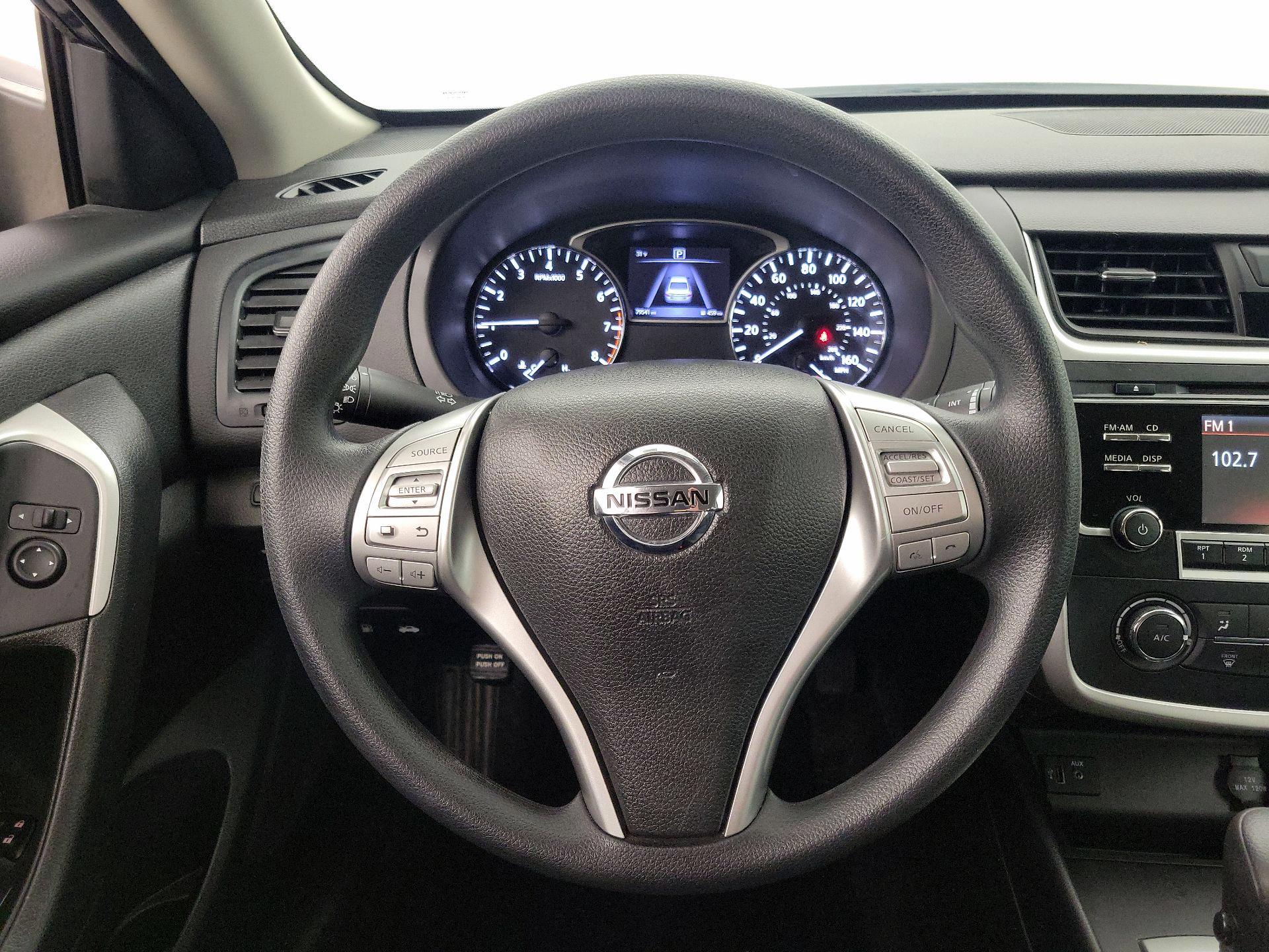 Thumbnail: 2017 Nissan Altima - 10