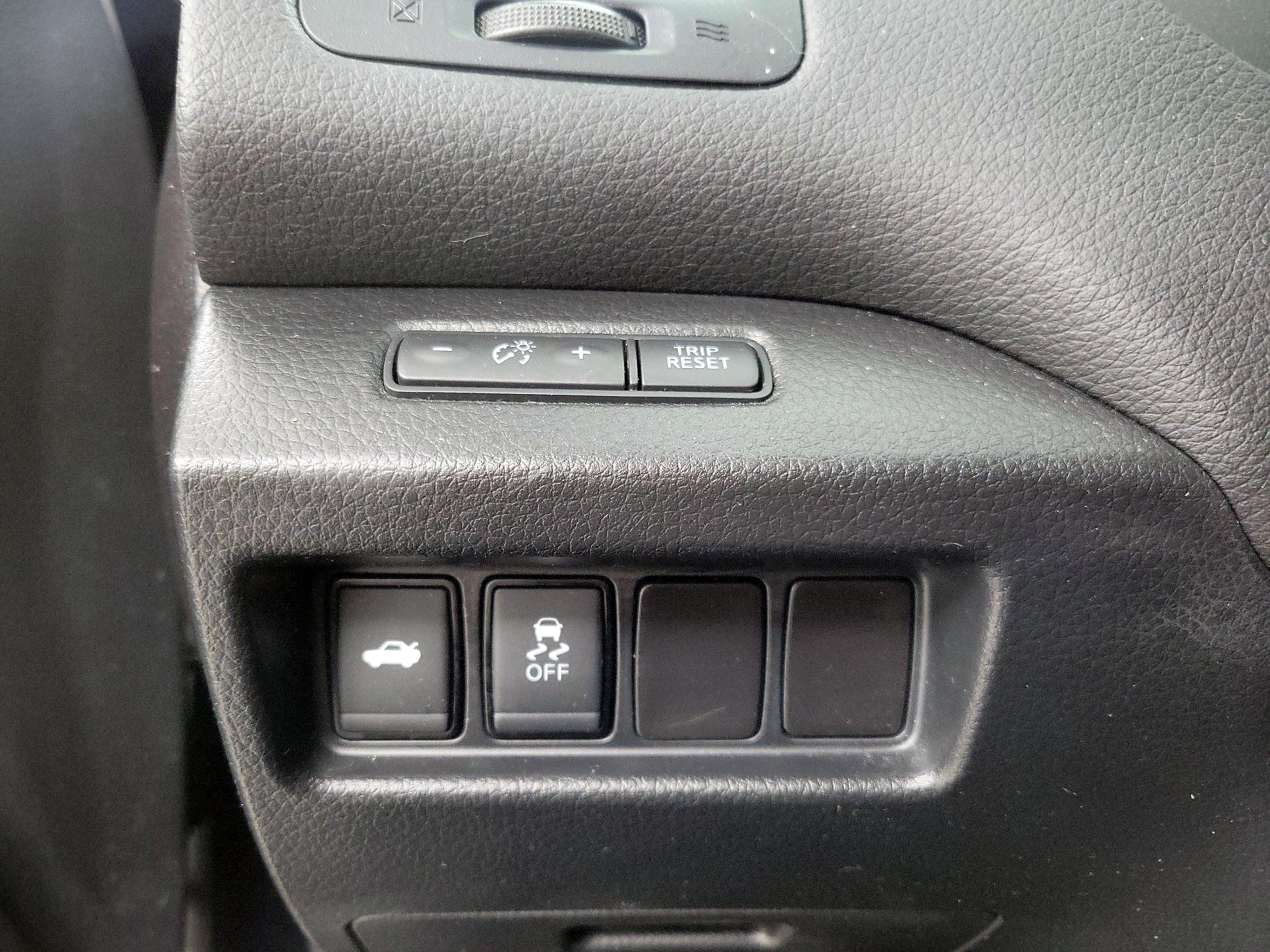 Thumbnail: 2017 Nissan Altima - 13