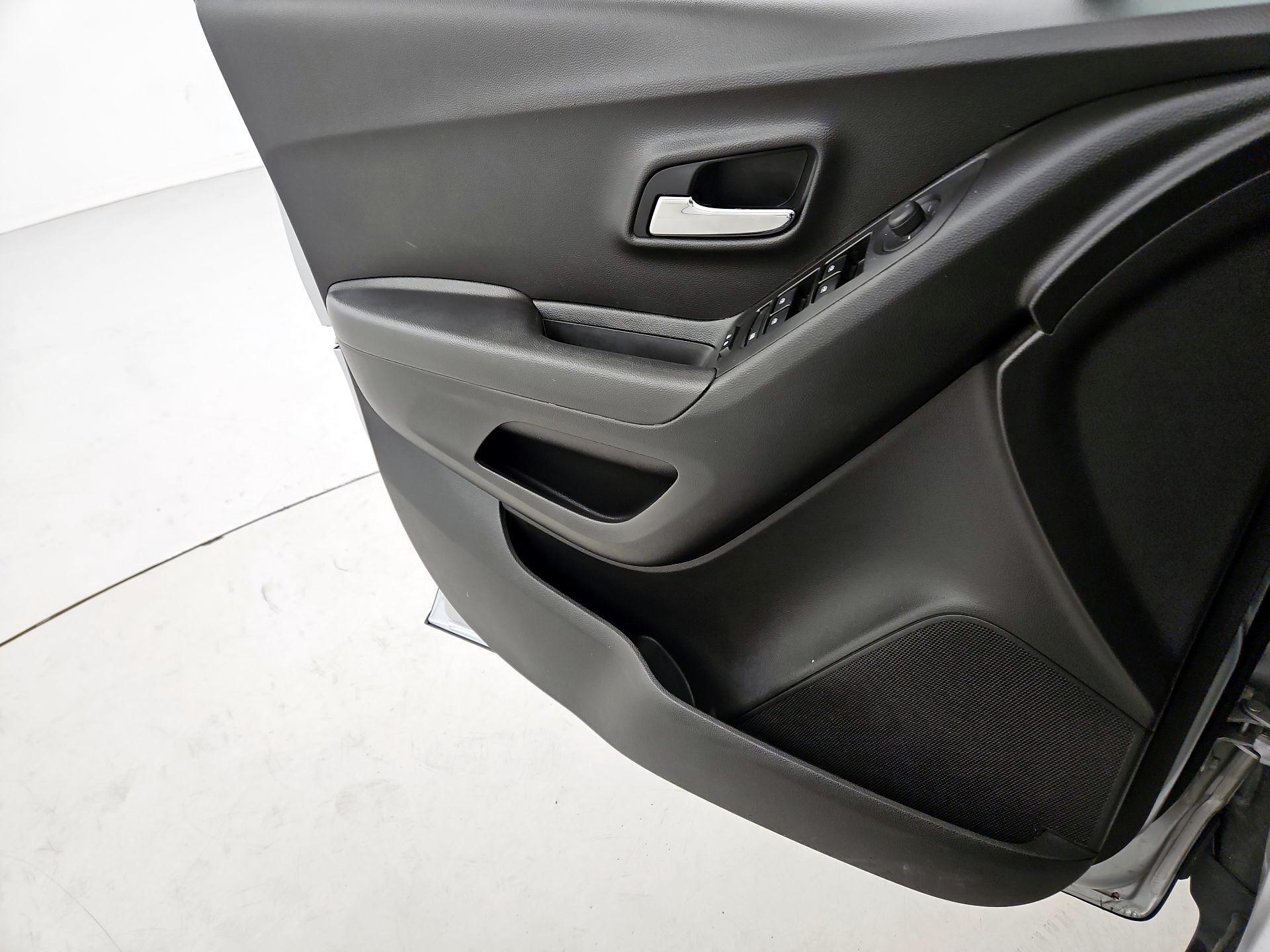 Thumbnail: 2019 Chevrolet Trax - 12