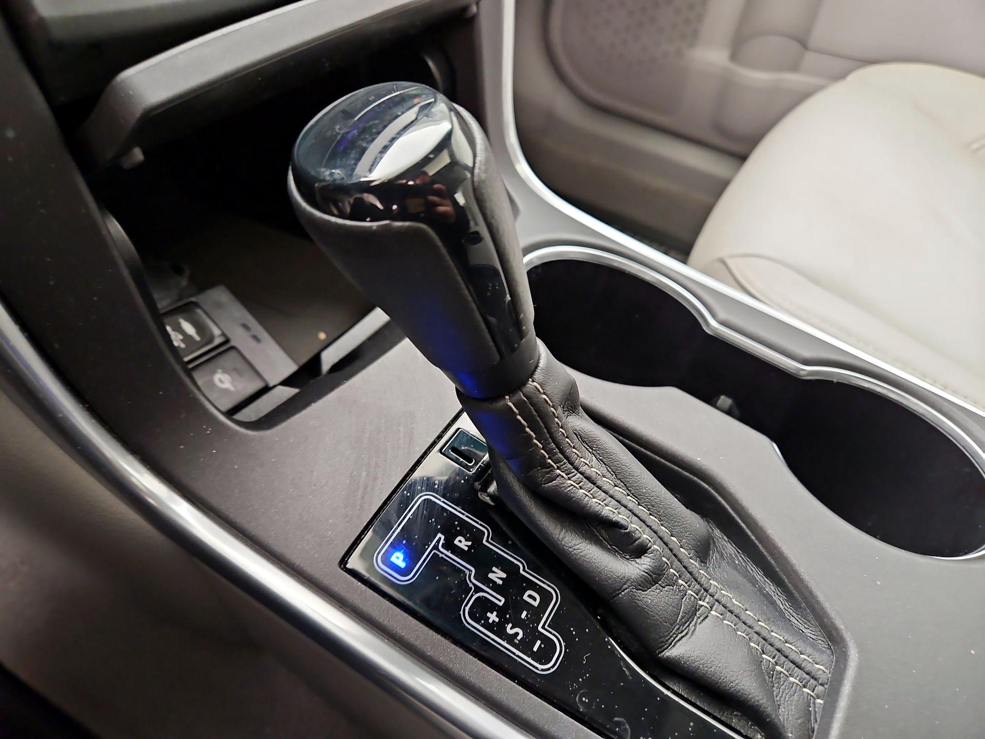 Thumbnail: 2015 Toyota Camry - 17