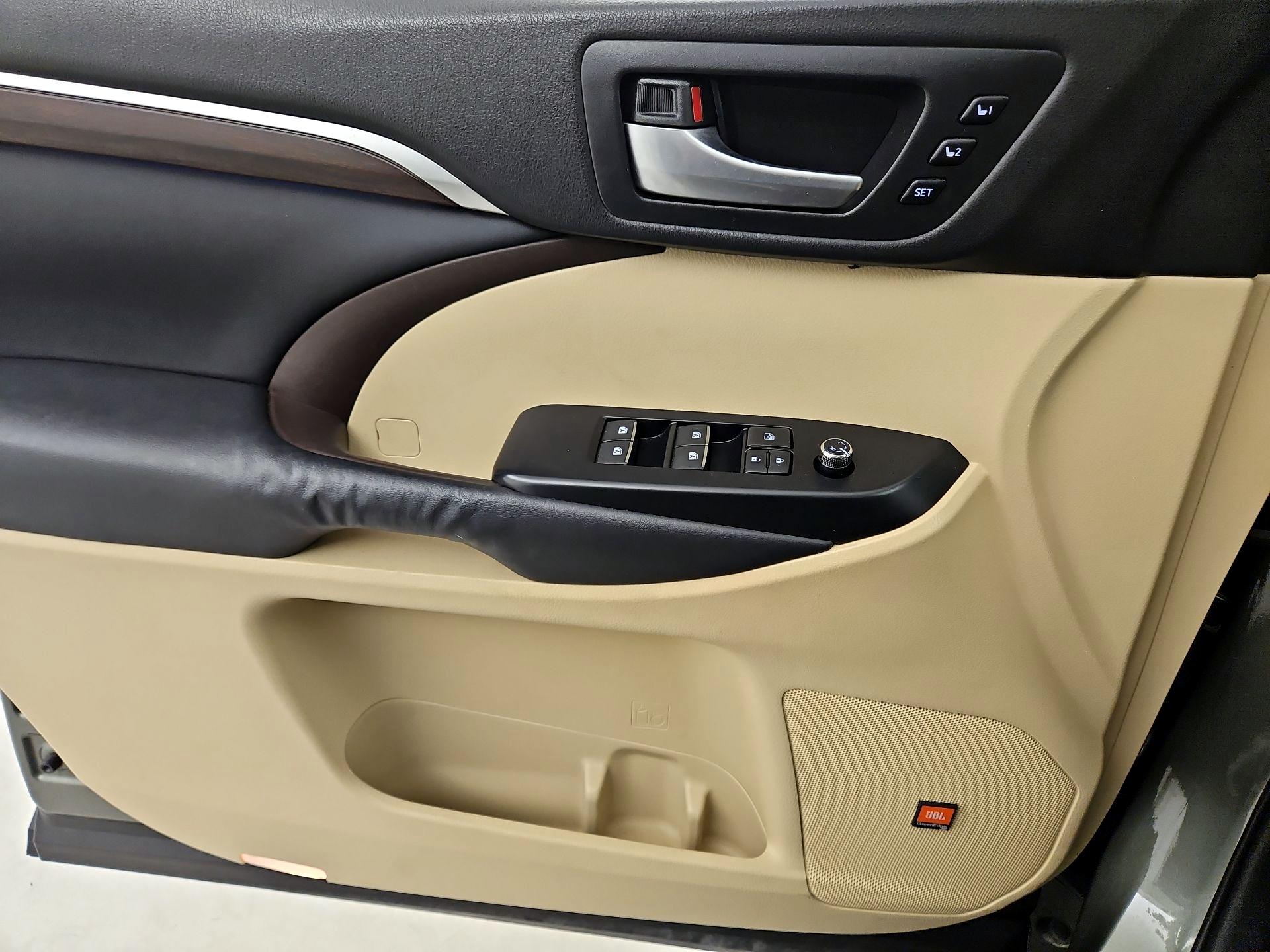 Thumbnail: 2014 Toyota Highlander - 12