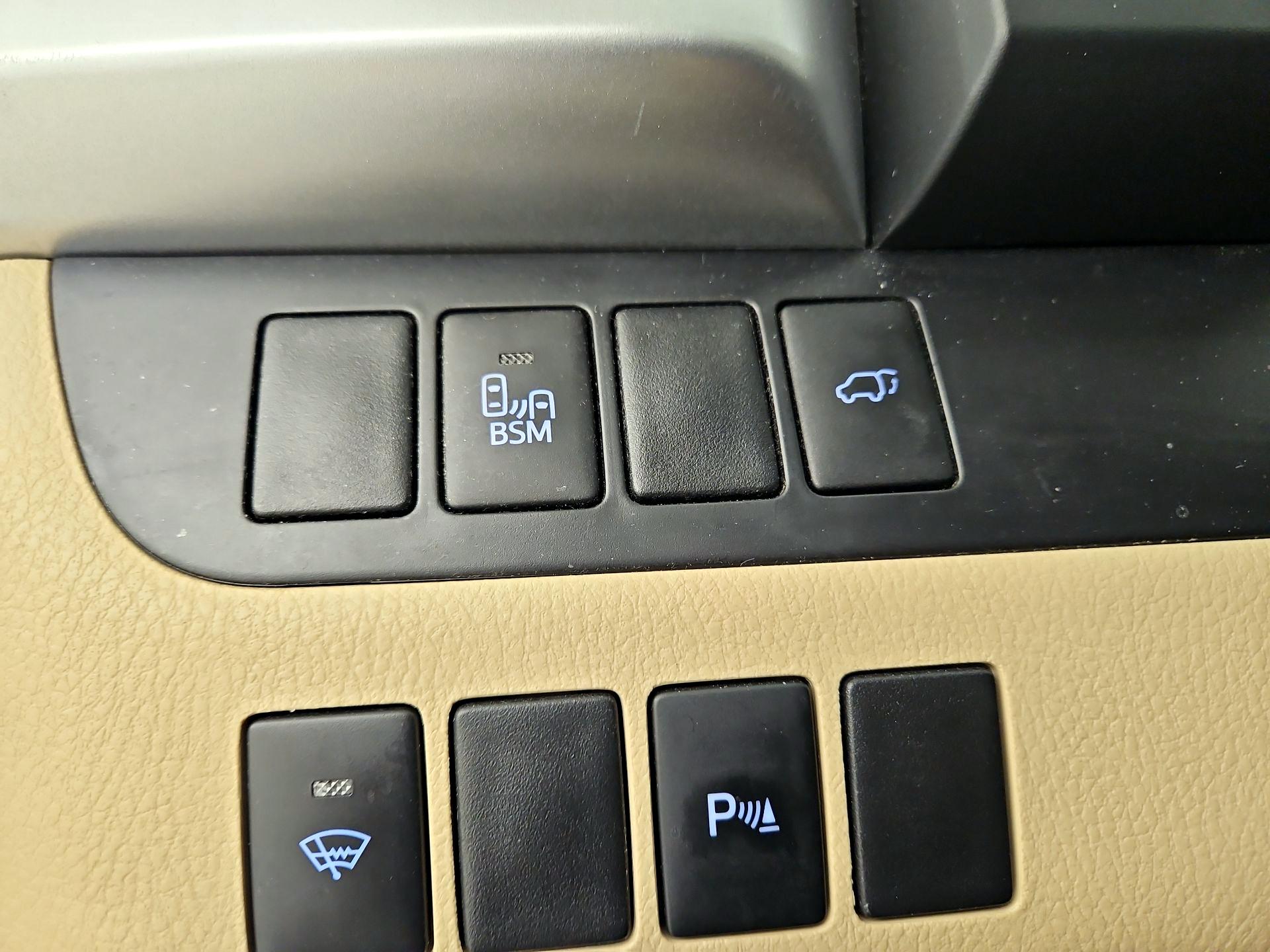 Thumbnail: 2014 Toyota Highlander - 13