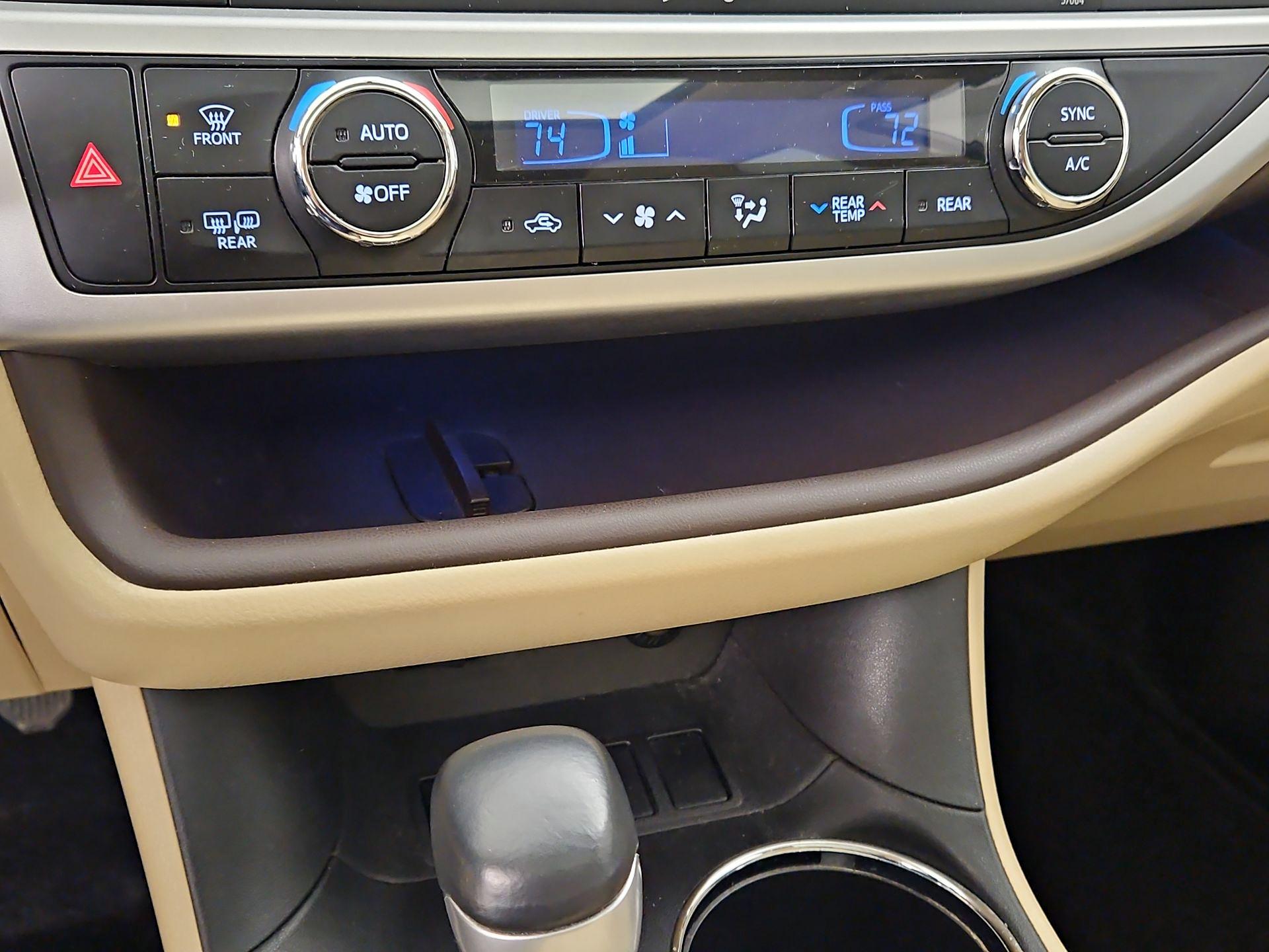 Thumbnail: 2014 Toyota Highlander - 17