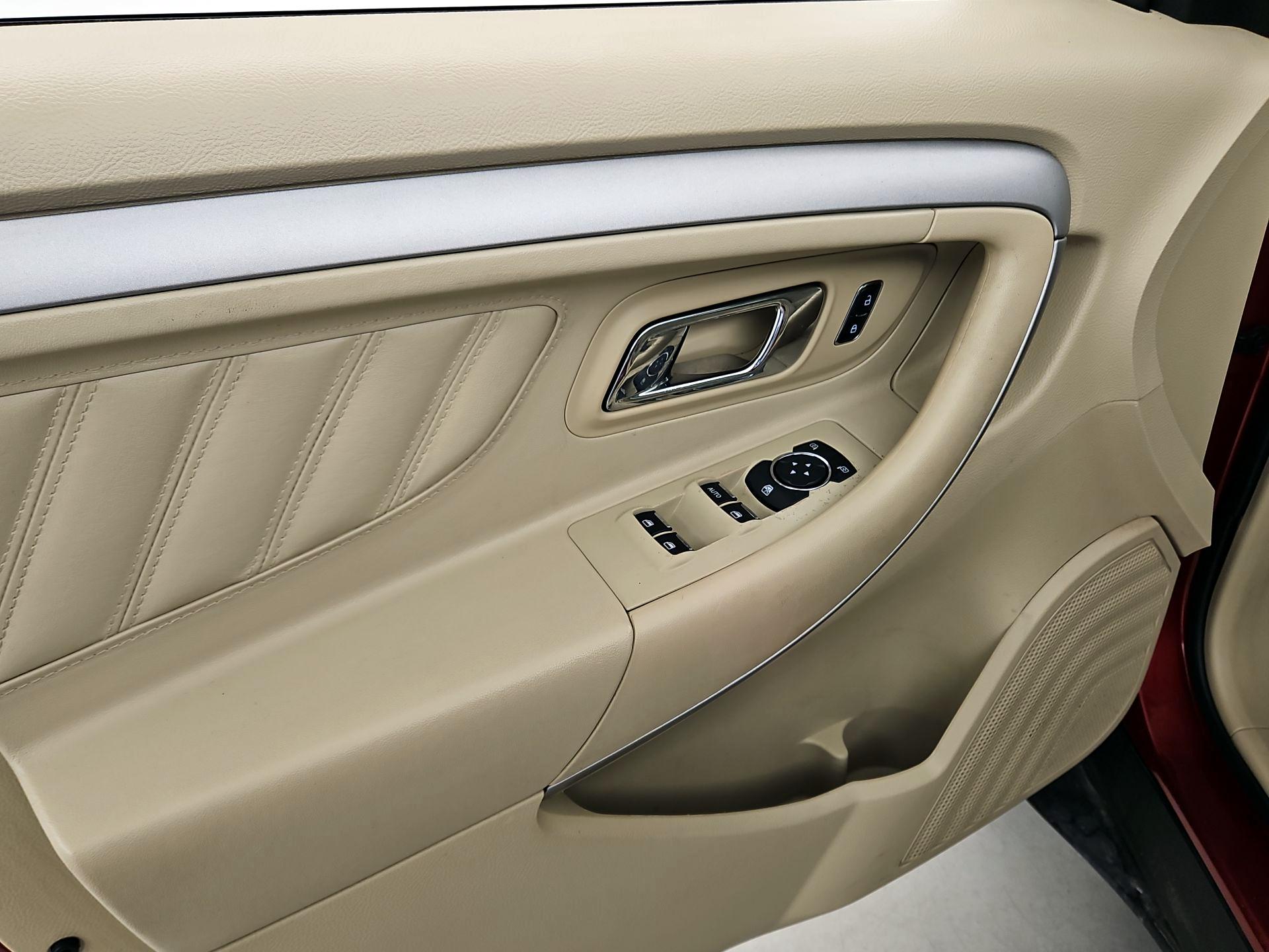 Thumbnail: 2016 Ford Taurus - 12