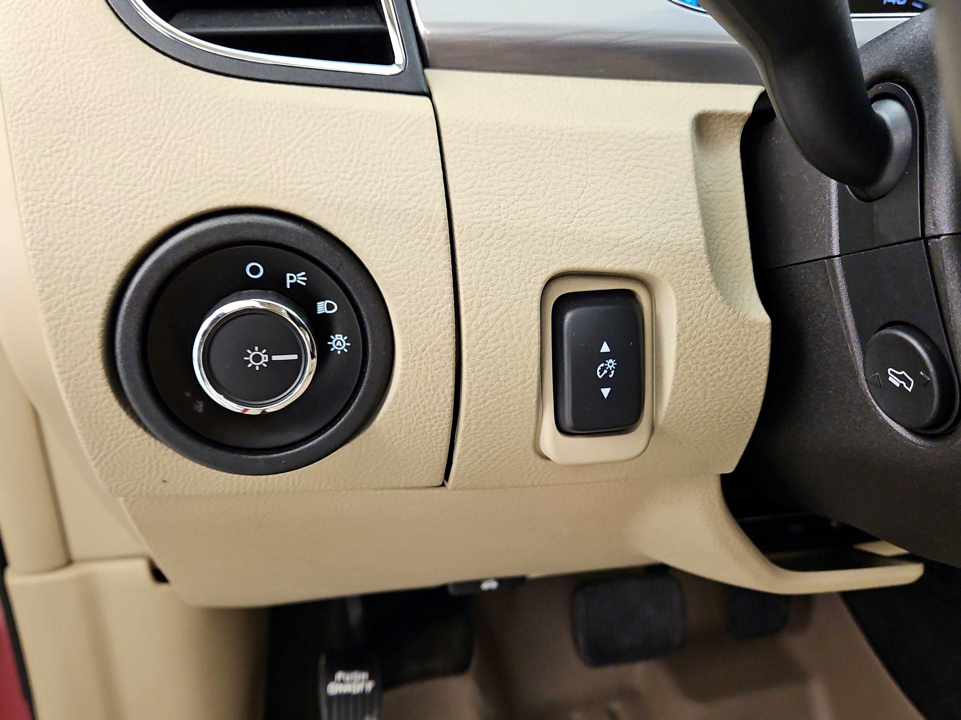 Thumbnail: 2016 Ford Taurus - 13