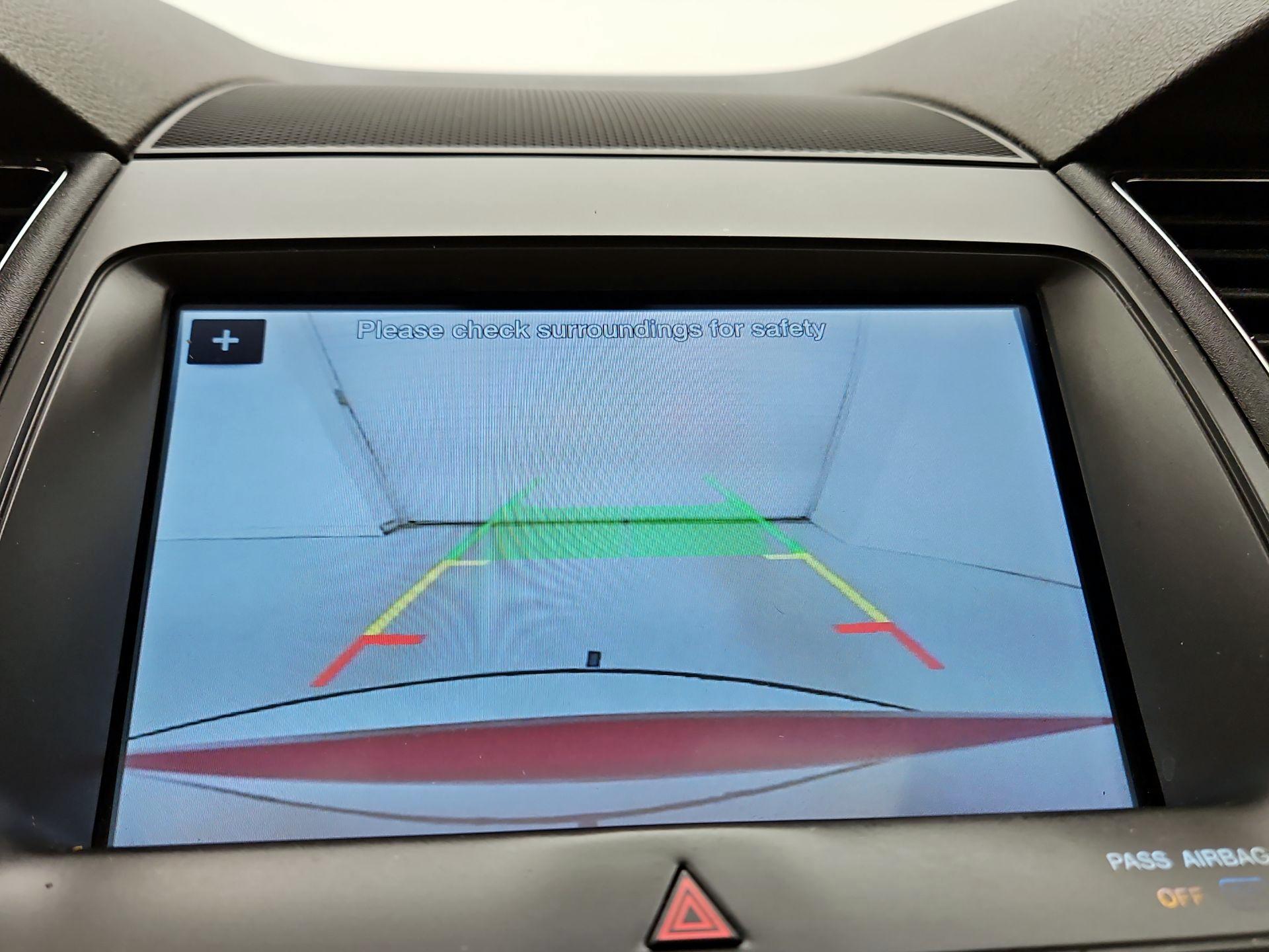 Thumbnail: 2016 Ford Taurus - 15