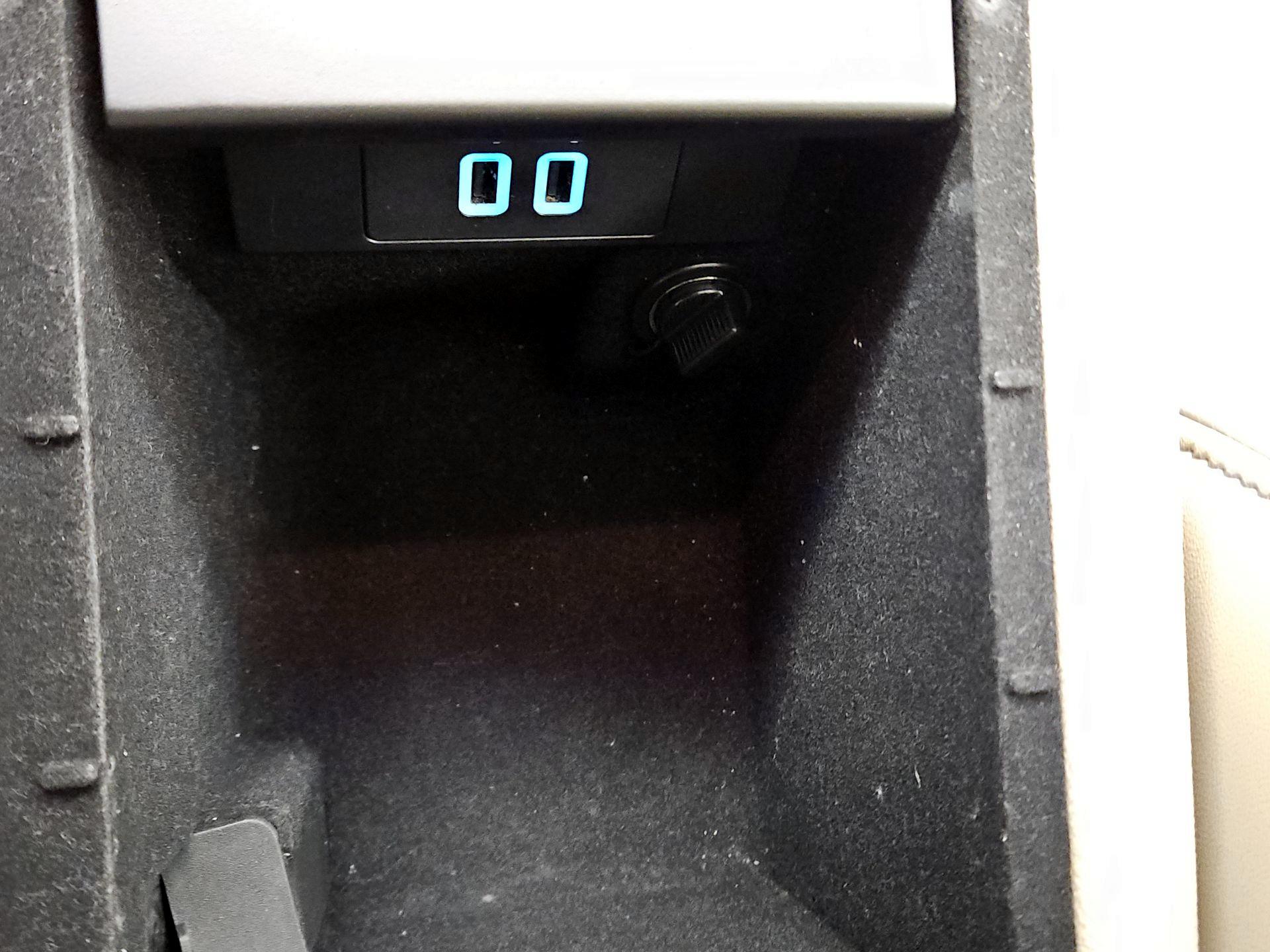 Thumbnail: 2016 Ford Taurus - 19