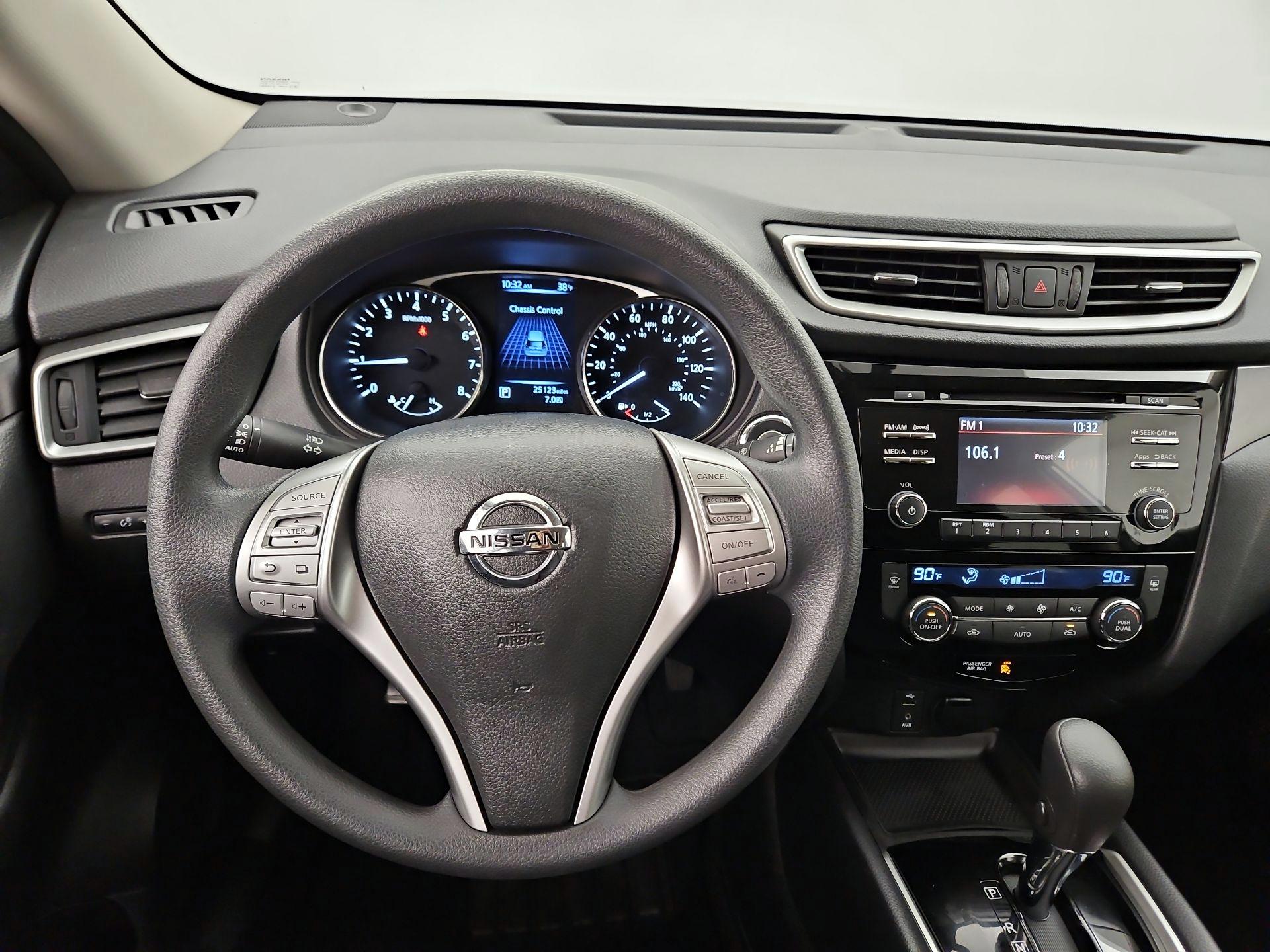 Thumbnail: 2015 Nissan Rogue - 10