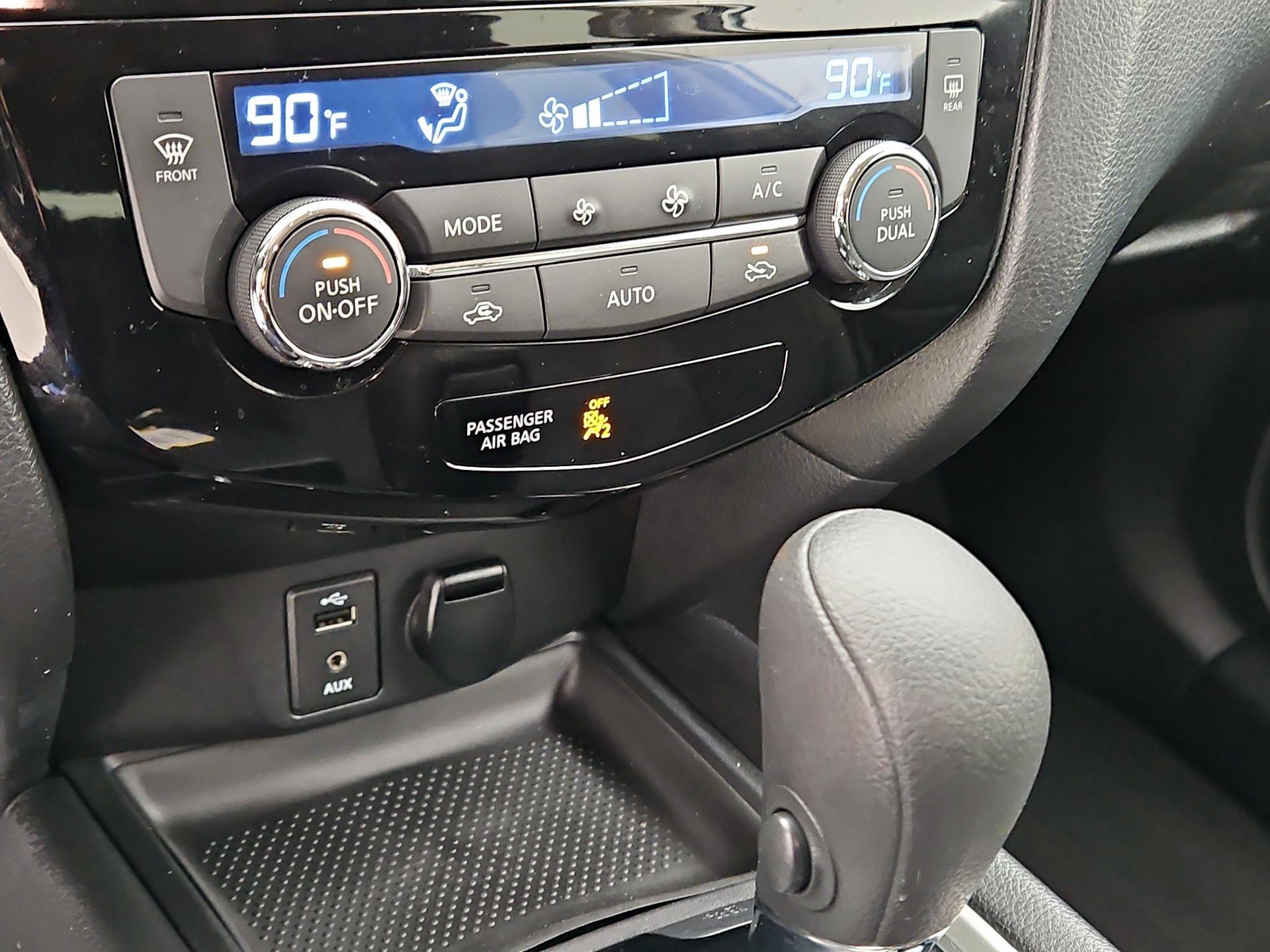 Thumbnail: 2015 Nissan Rogue - 16