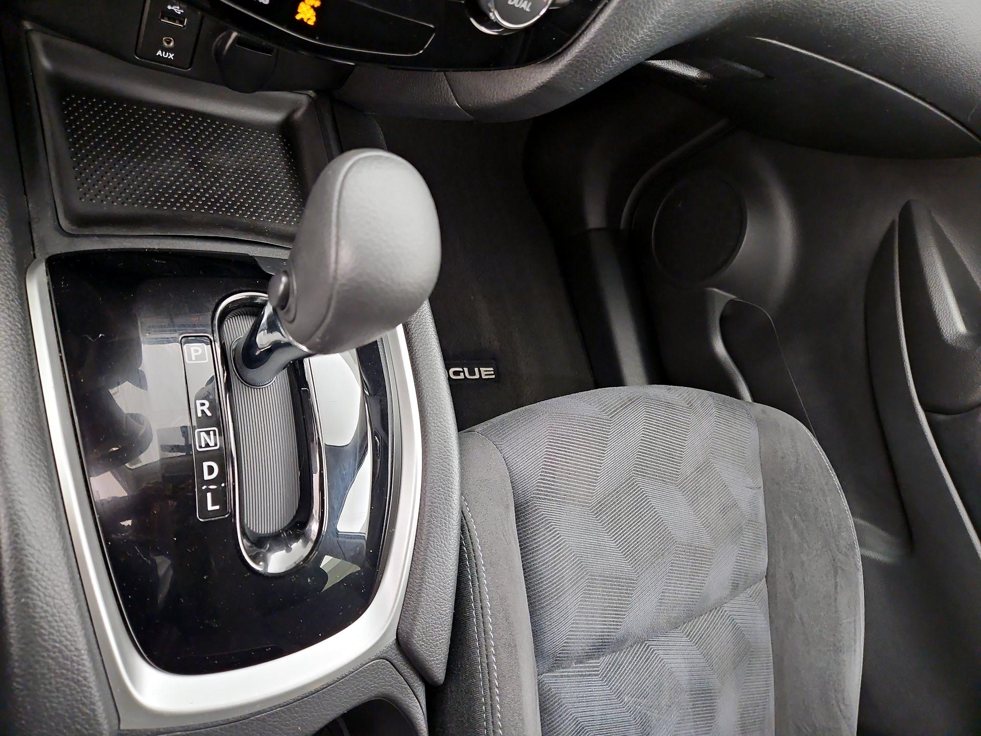 Thumbnail: 2015 Nissan Rogue - 17