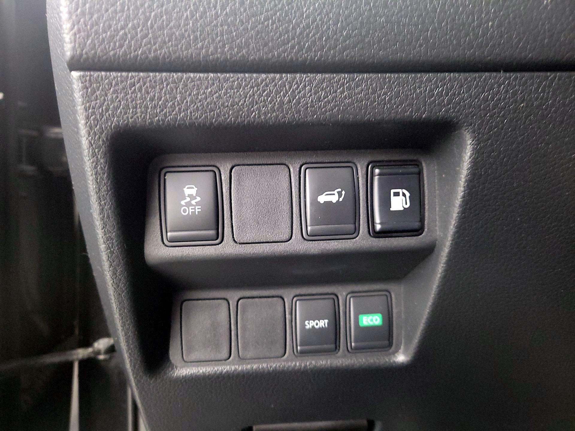 Thumbnail: 2018 Nissan Rogue - 13