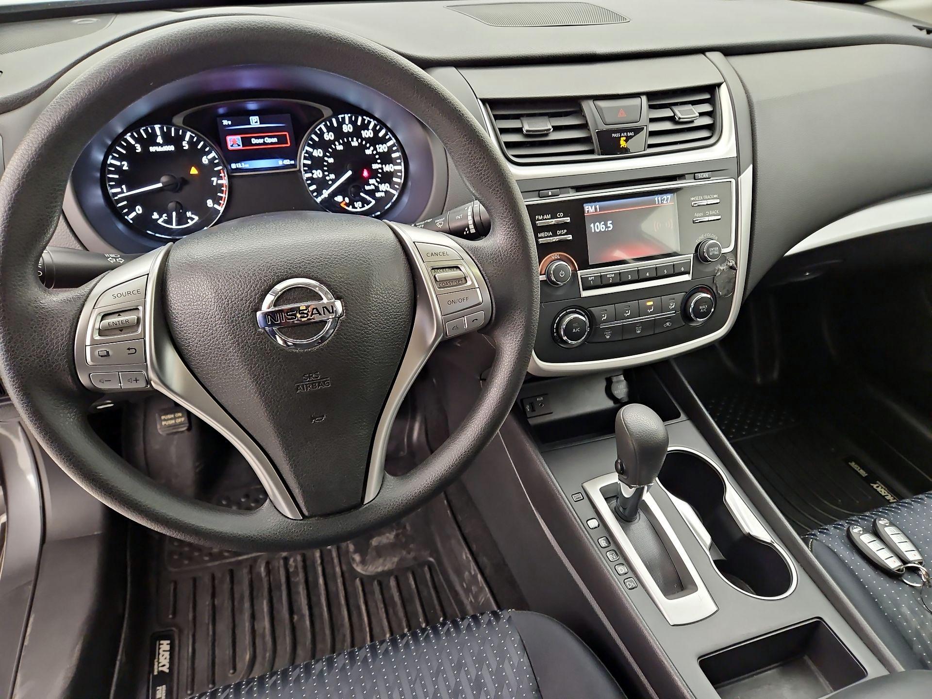 Thumbnail: 2016 Nissan Altima - 9