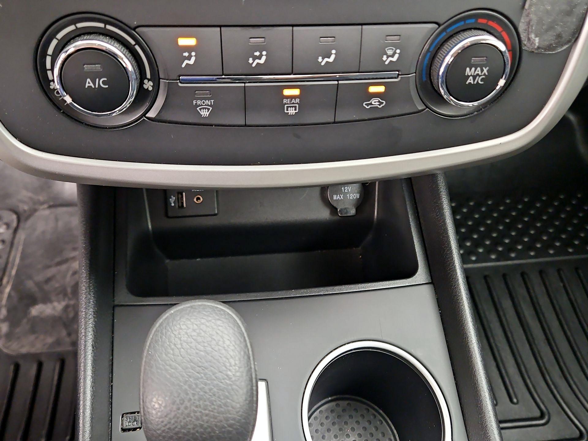 Thumbnail: 2016 Nissan Altima - 16