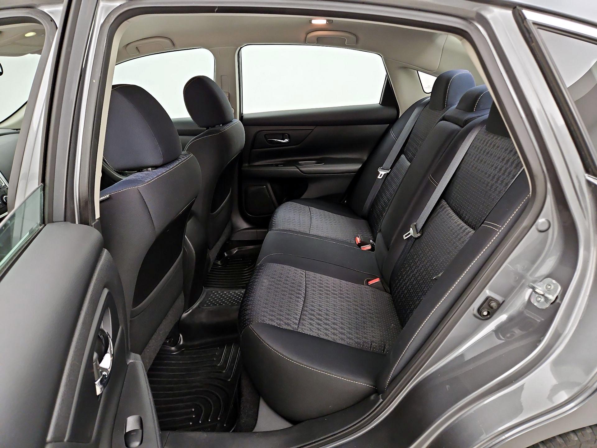 Thumbnail: 2016 Nissan Altima - 19