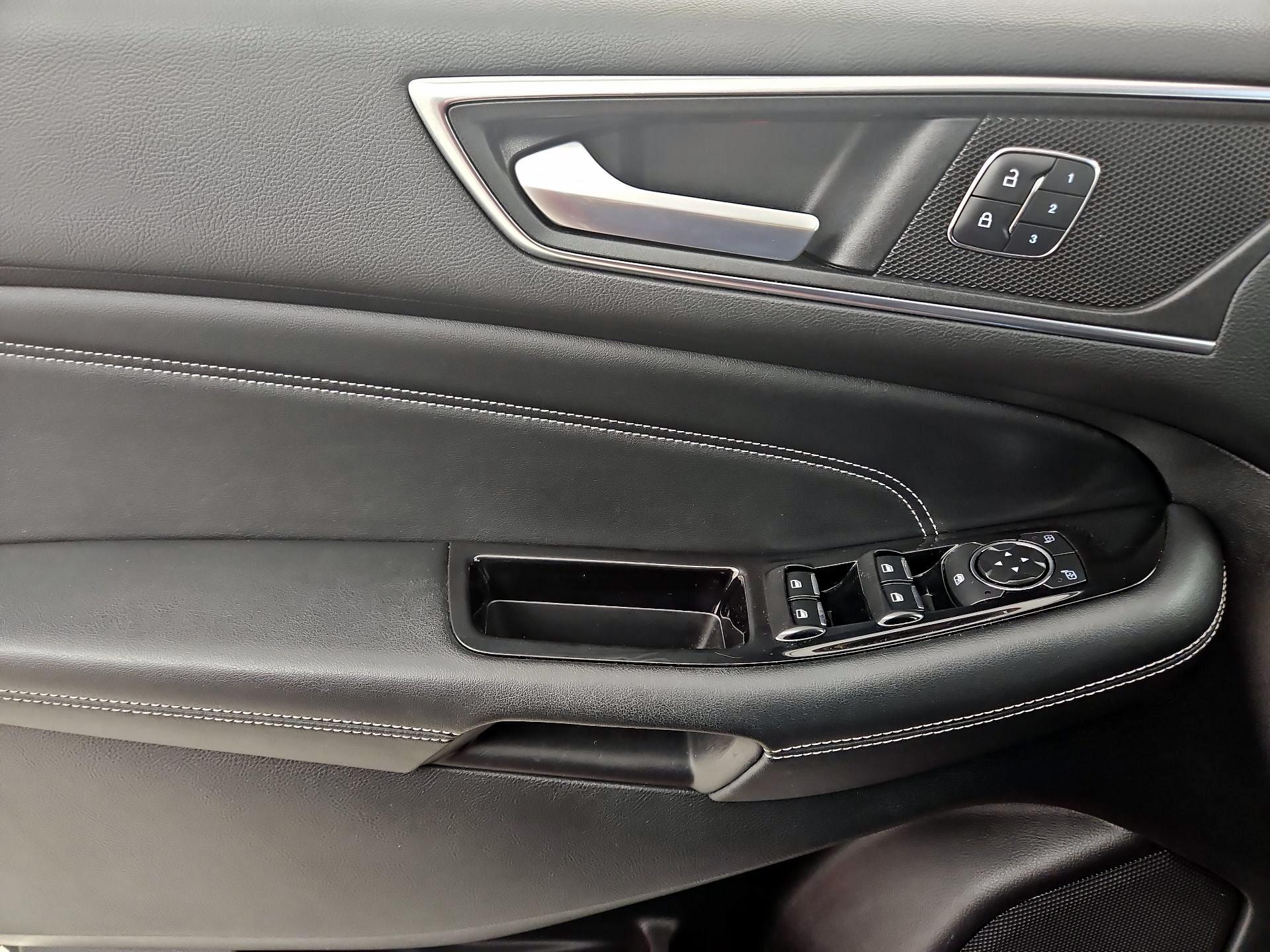 Thumbnail: 2016 Ford Edge - 12