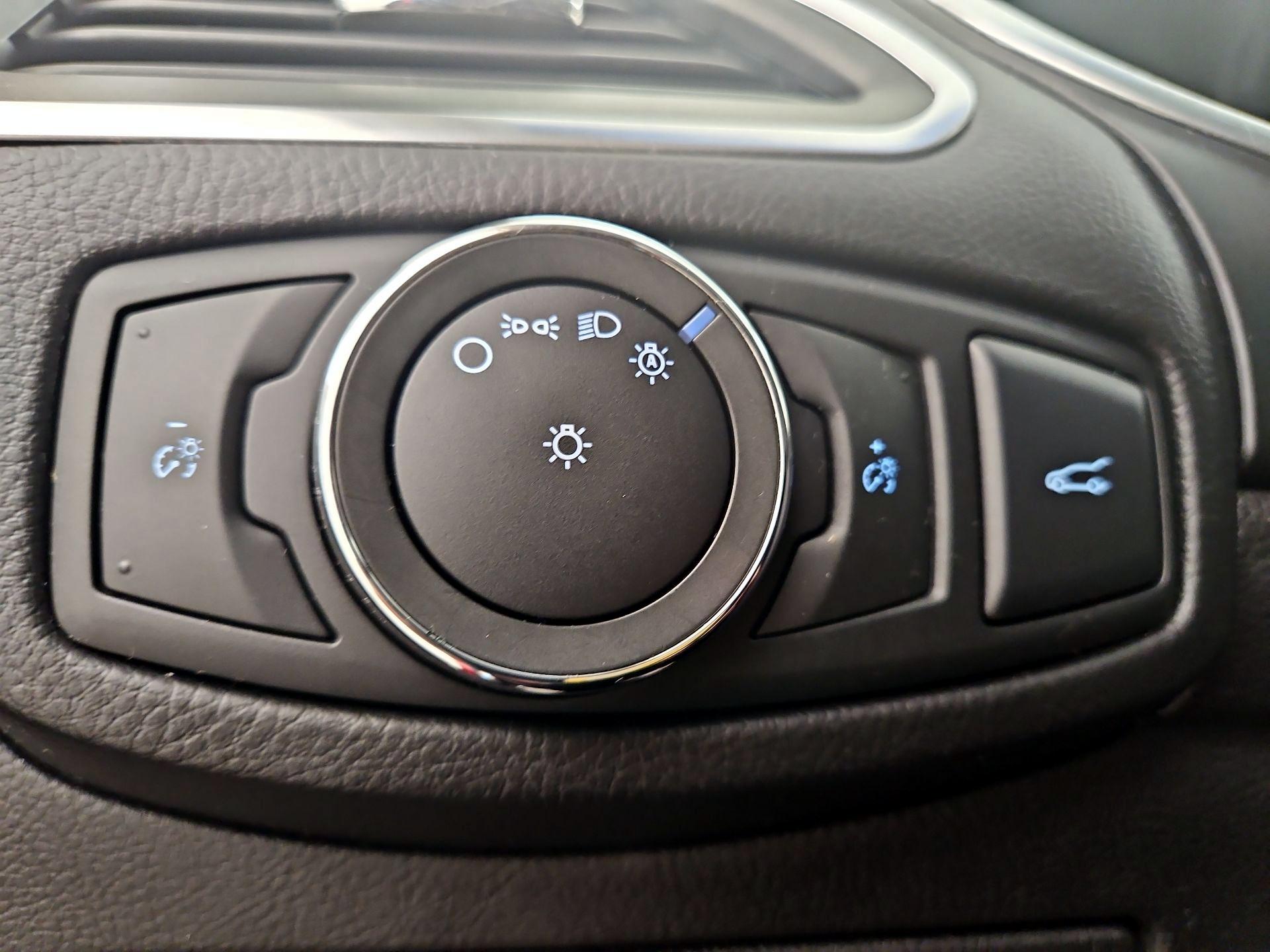 Thumbnail: 2016 Ford Edge - 13