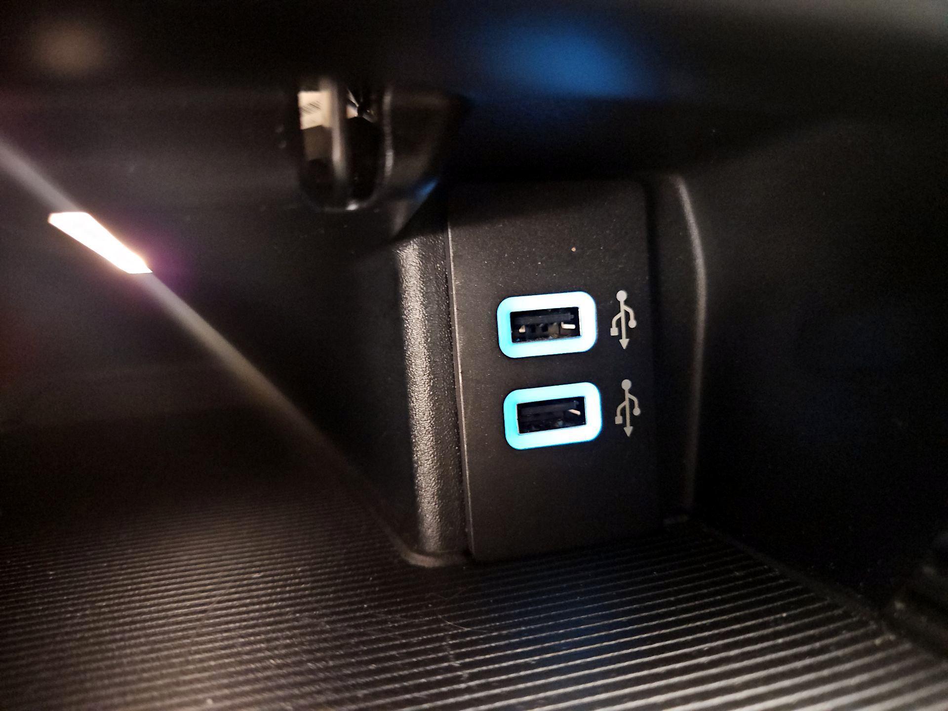 Thumbnail: 2016 Ford Edge - 19