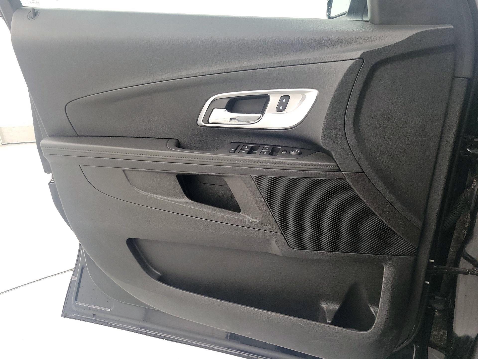 Thumbnail: 2017 Chevrolet Equinox - 12