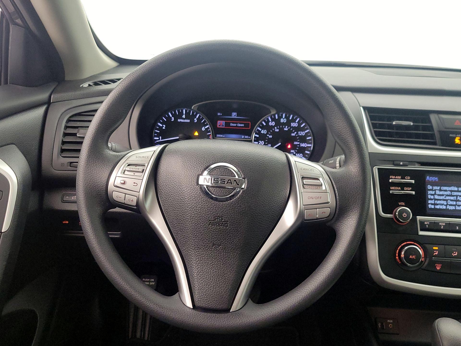 Thumbnail: 2016 Nissan Altima - 10