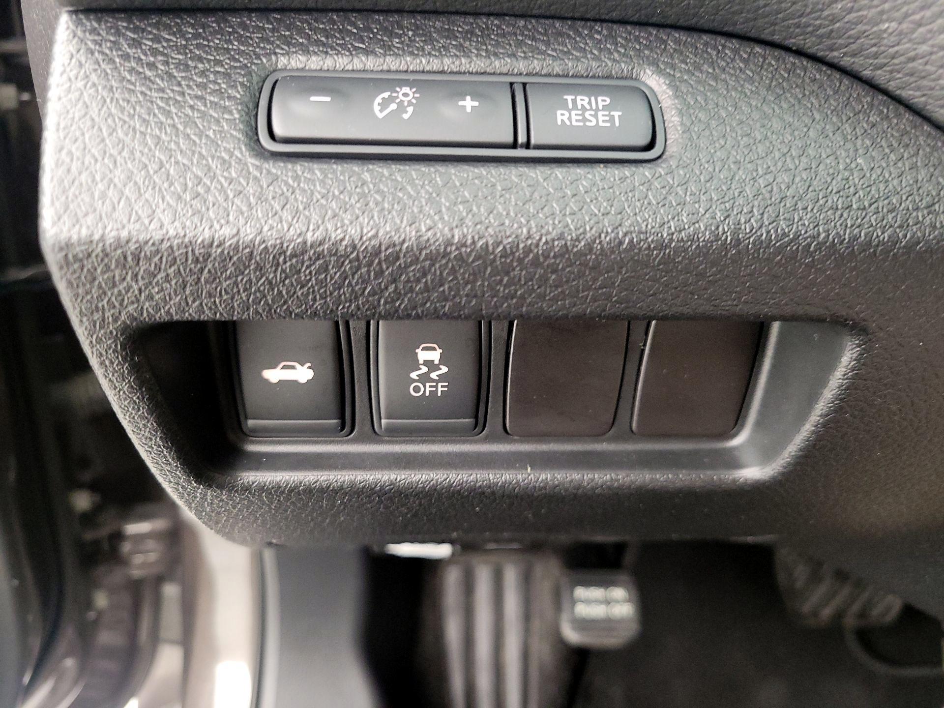 Thumbnail: 2016 Nissan Altima - 13