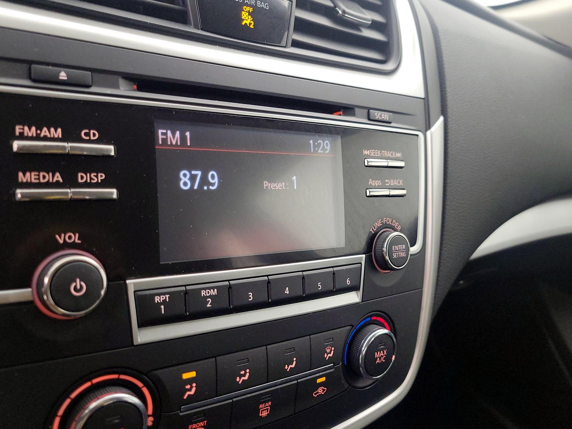 Thumbnail: 2016 Nissan Altima - 15