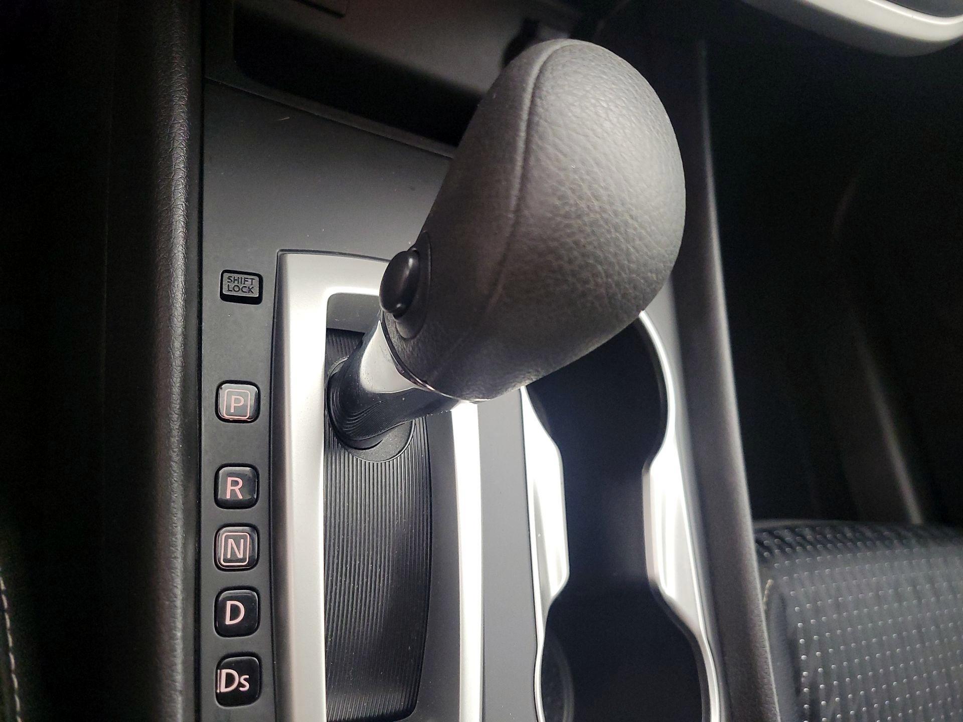 Thumbnail: 2016 Nissan Altima - 17