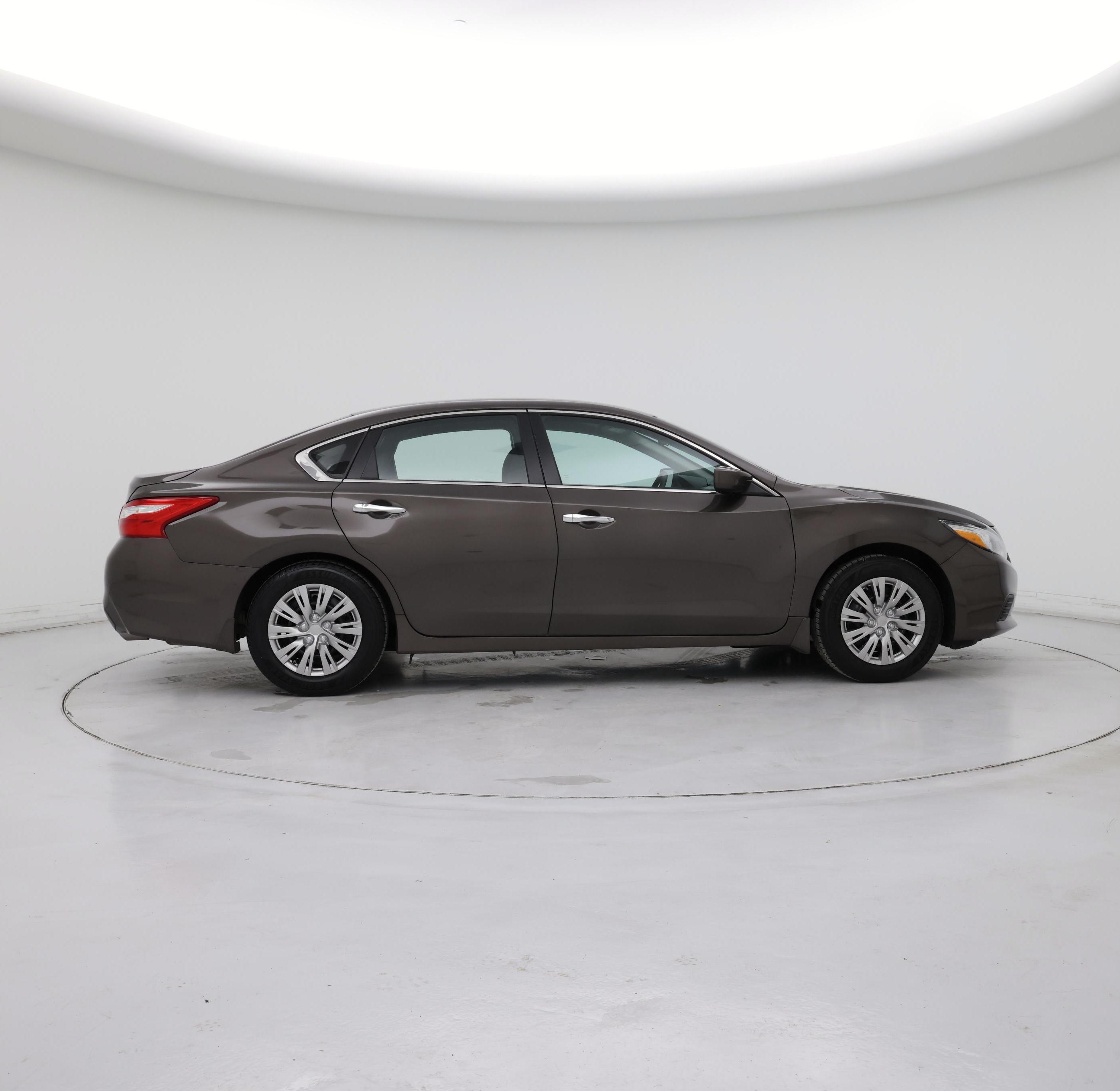 Thumbnail: 2016 Nissan Altima - 7