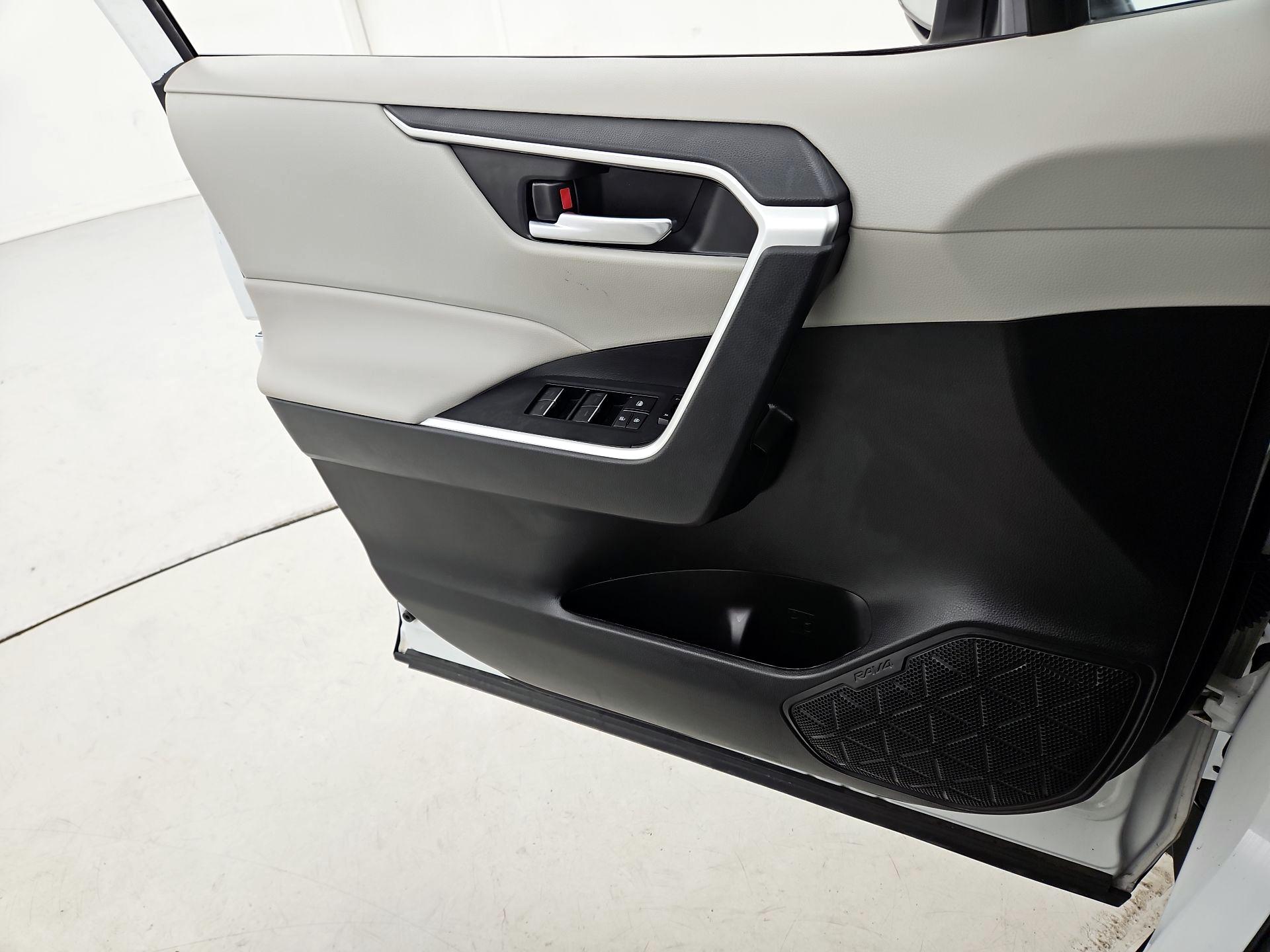 Thumbnail: 2023 Toyota RAV4 - 12