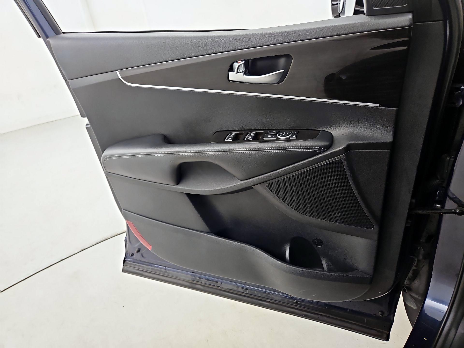 Thumbnail: 2020 Kia Sorento - 12