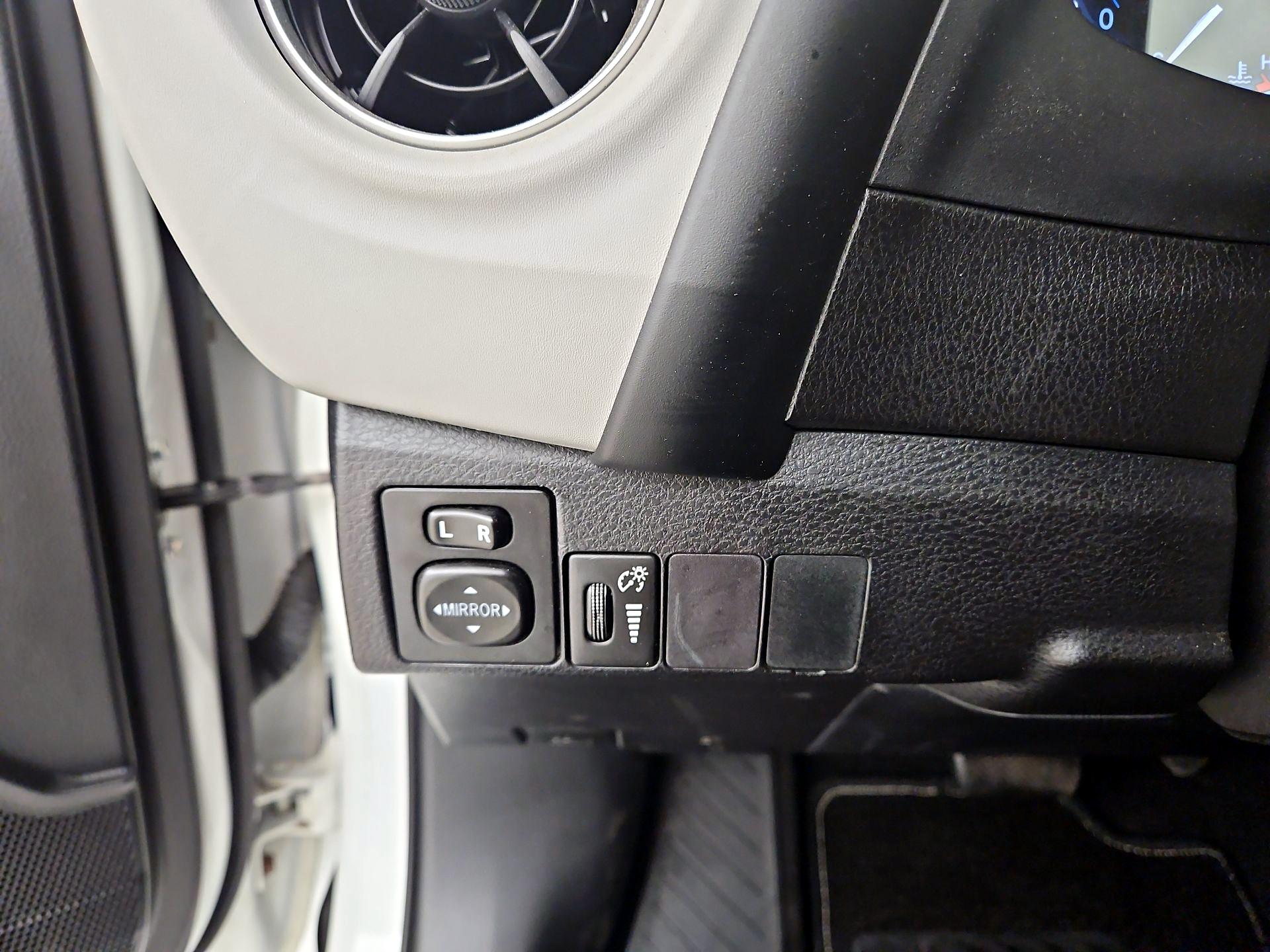 Thumbnail: 2017 Toyota Corolla - 13