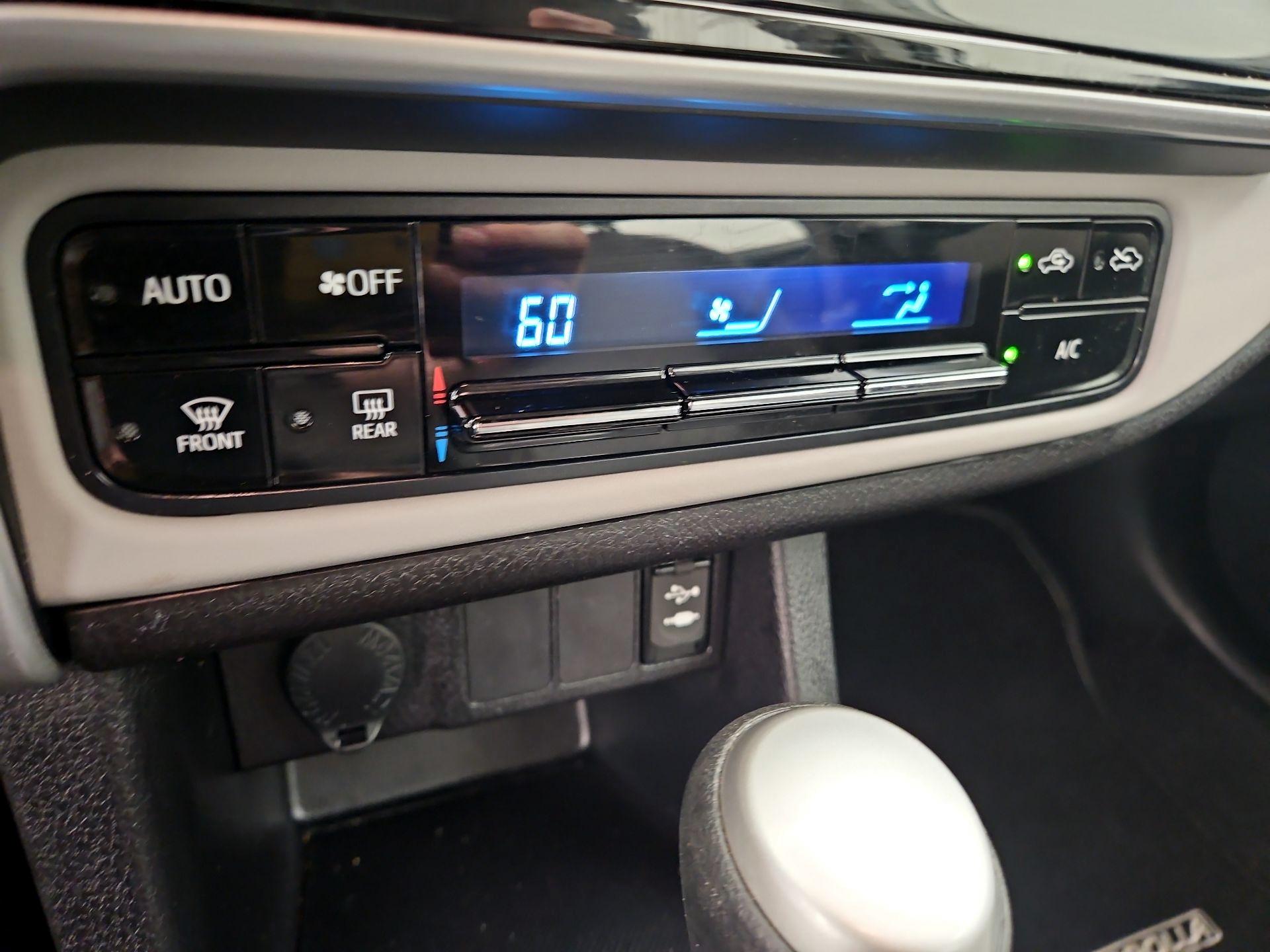 Thumbnail: 2017 Toyota Corolla - 16