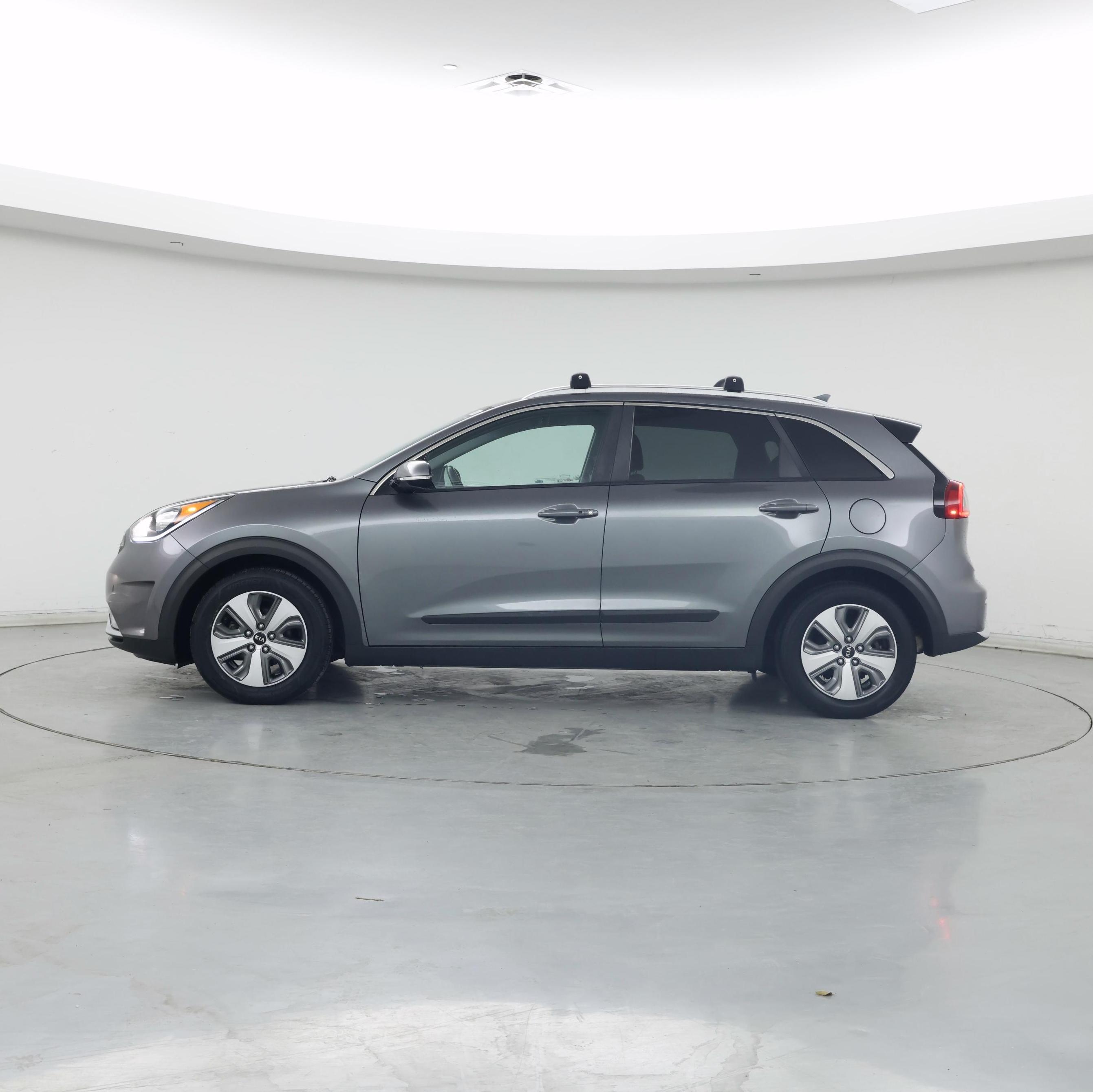 Thumbnail: 2018 Kia Niro - 3