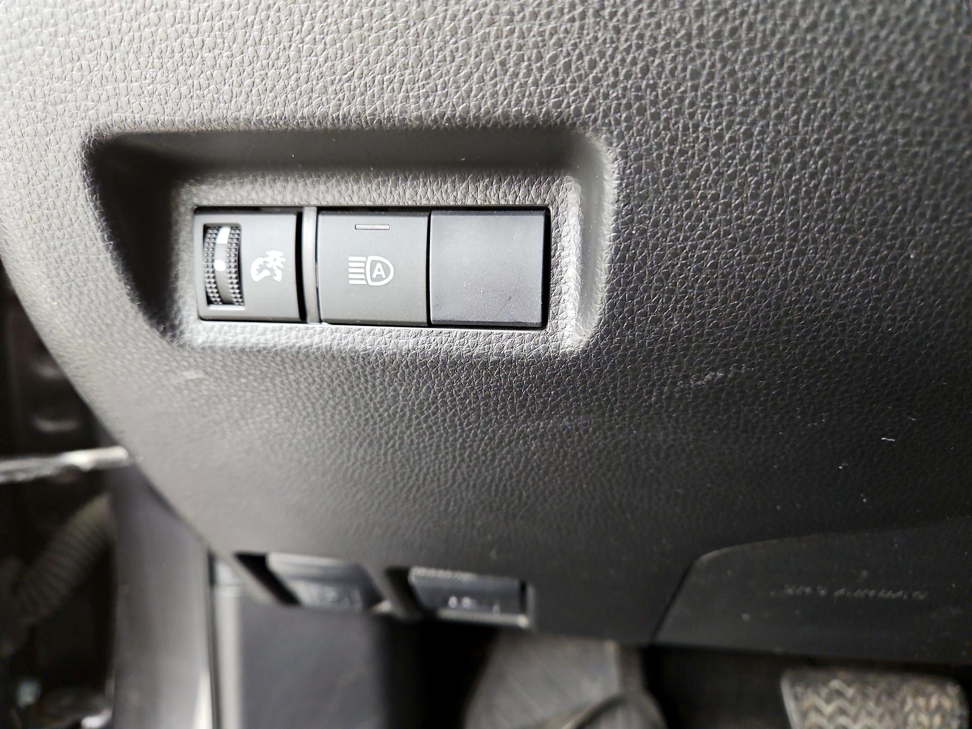 Thumbnail: 2019 Toyota RAV4 - 13