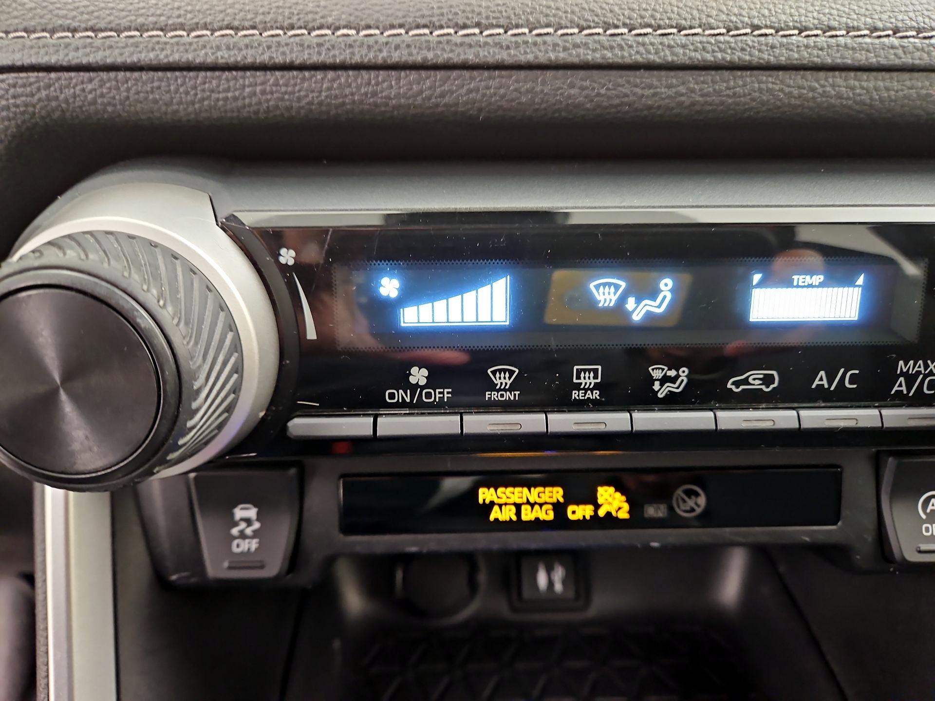 Thumbnail: 2019 Toyota RAV4 - 16