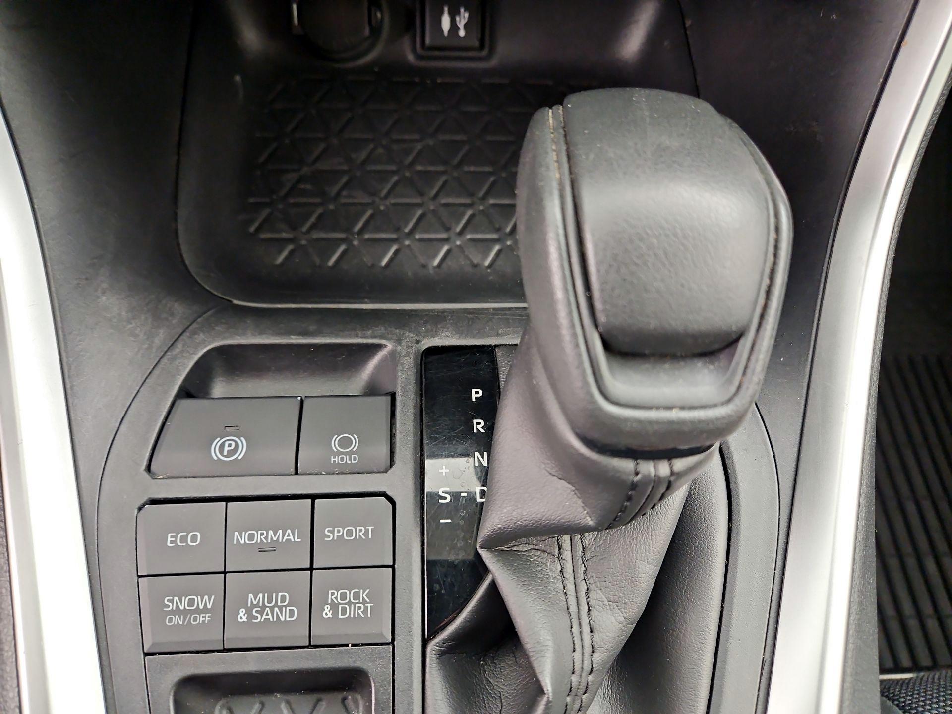 Thumbnail: 2019 Toyota RAV4 - 17