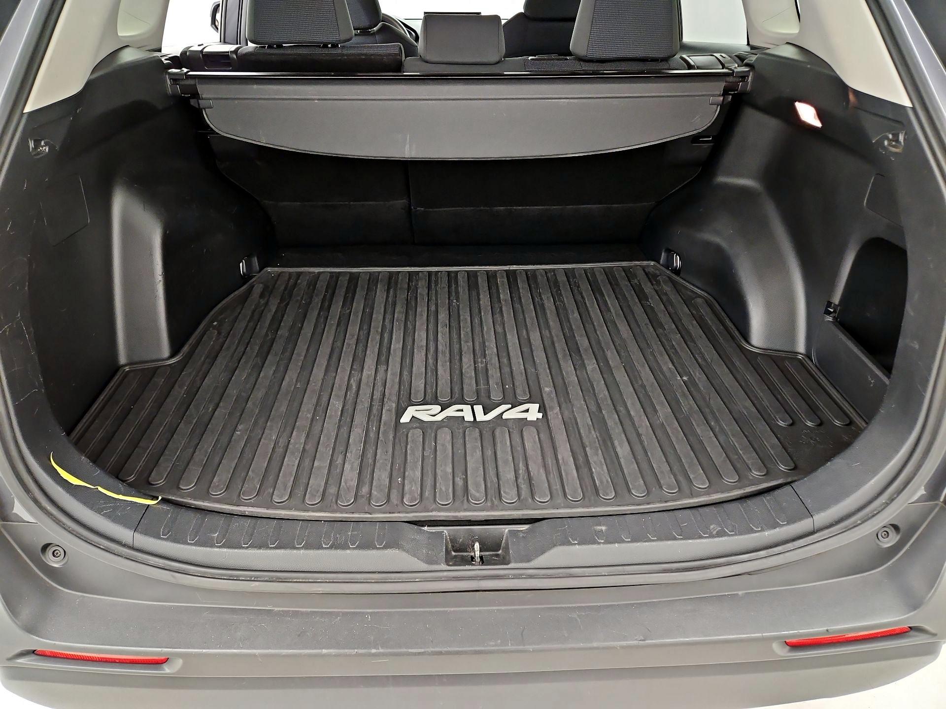 Thumbnail: 2019 Toyota RAV4 - 20