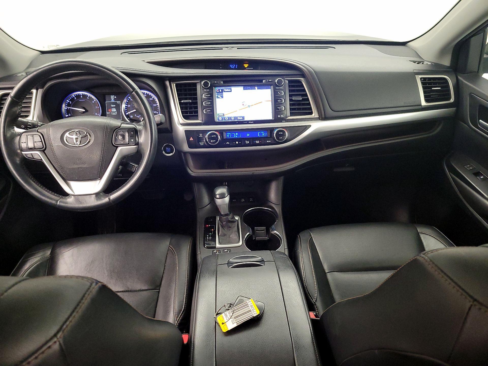 Thumbnail: 2016 Toyota Highlander - 9